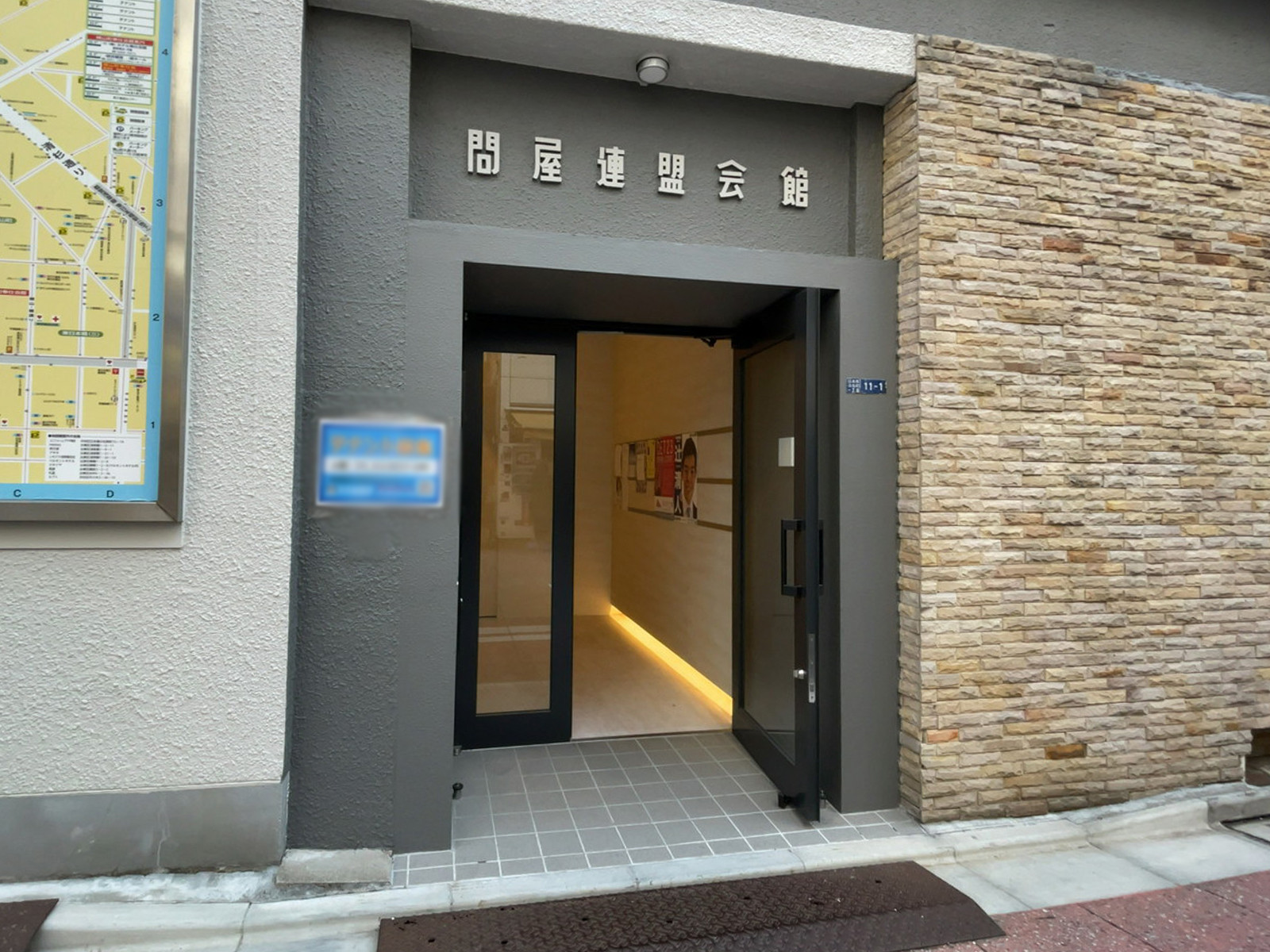 オフィスビル出入口