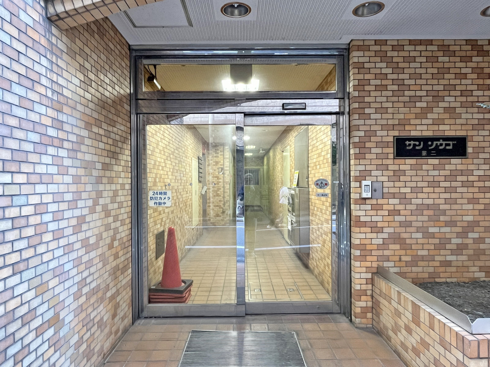 建物出入り口