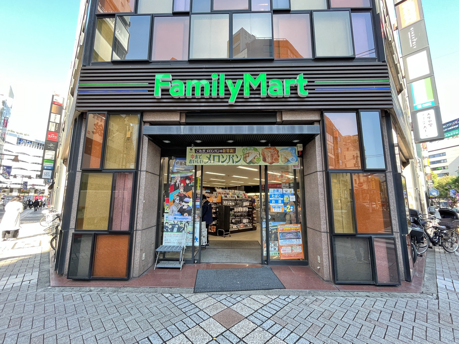 1階のファミリーマート南池袋一丁目店