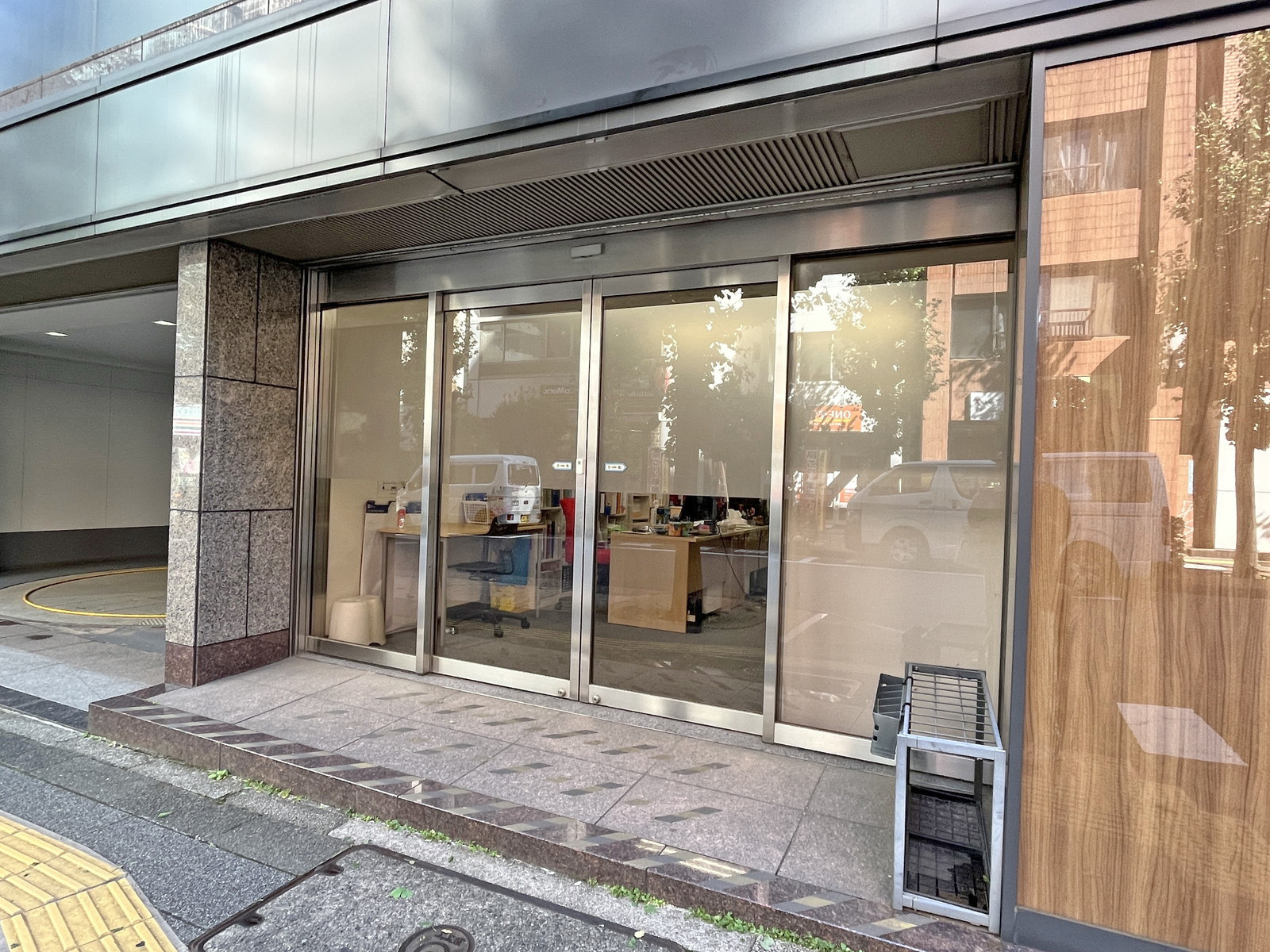 1階テナントの様子