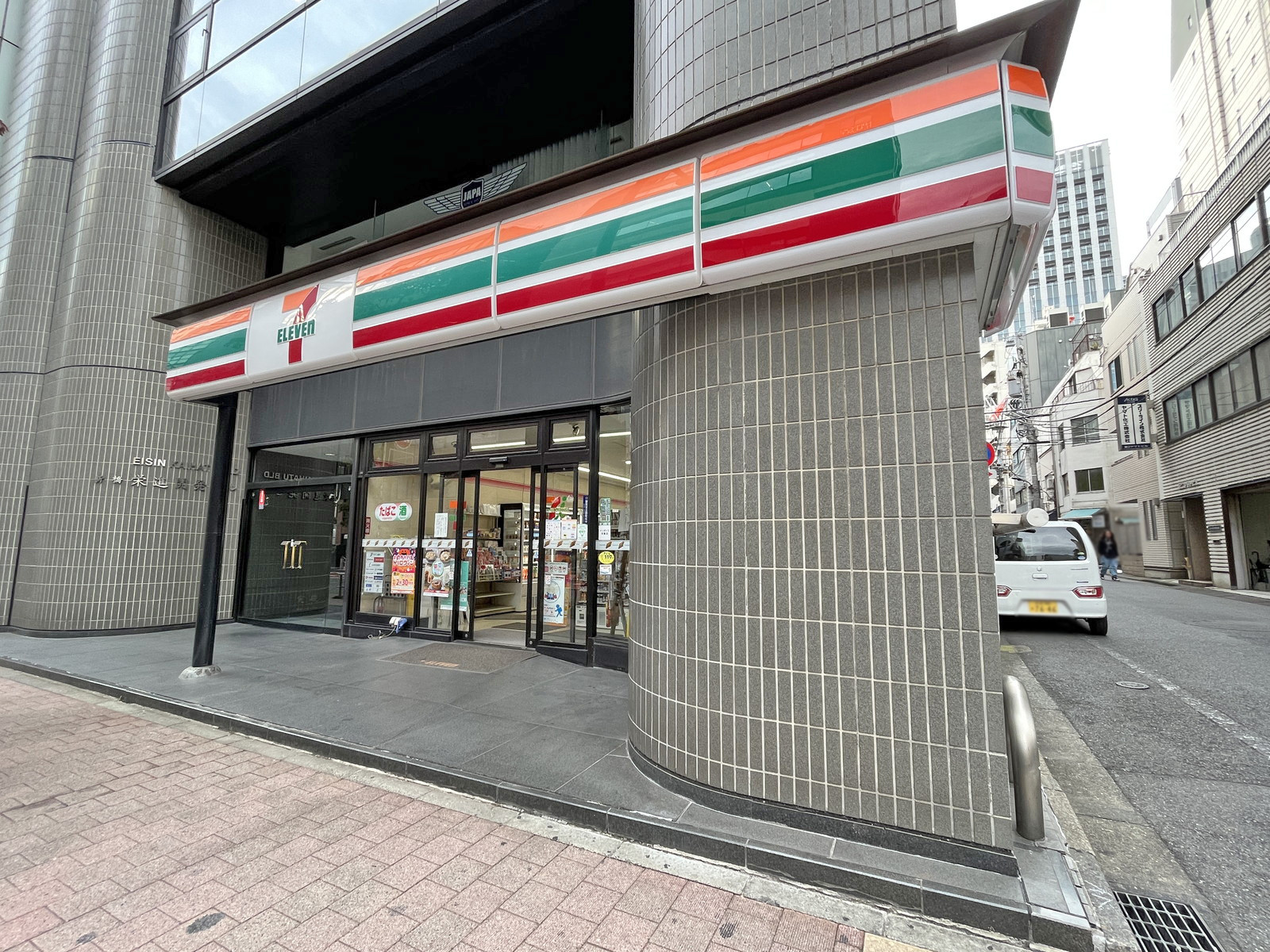 1階のセブンイレブン新橋五丁目店