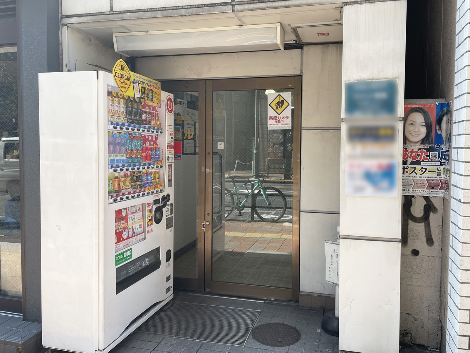 オフィスビル出入口