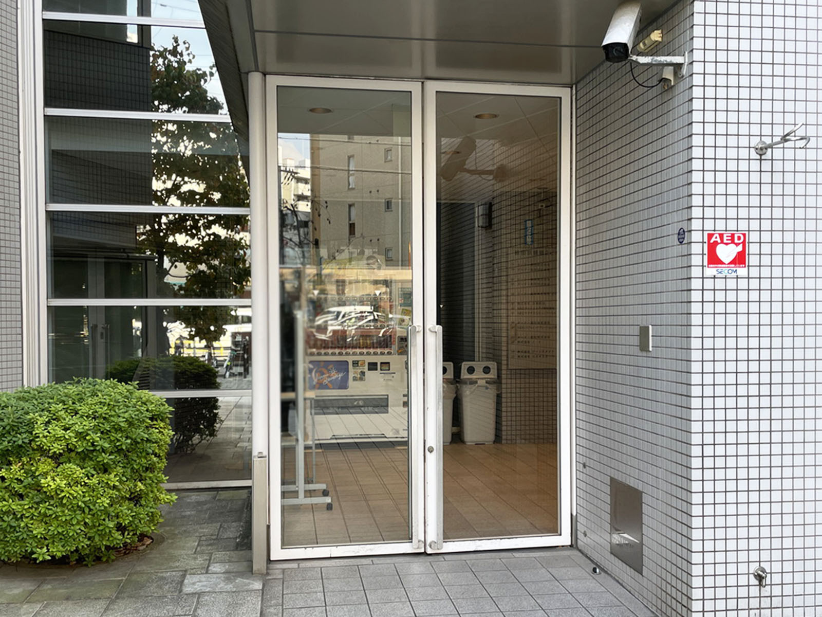オフィスビル出入口
