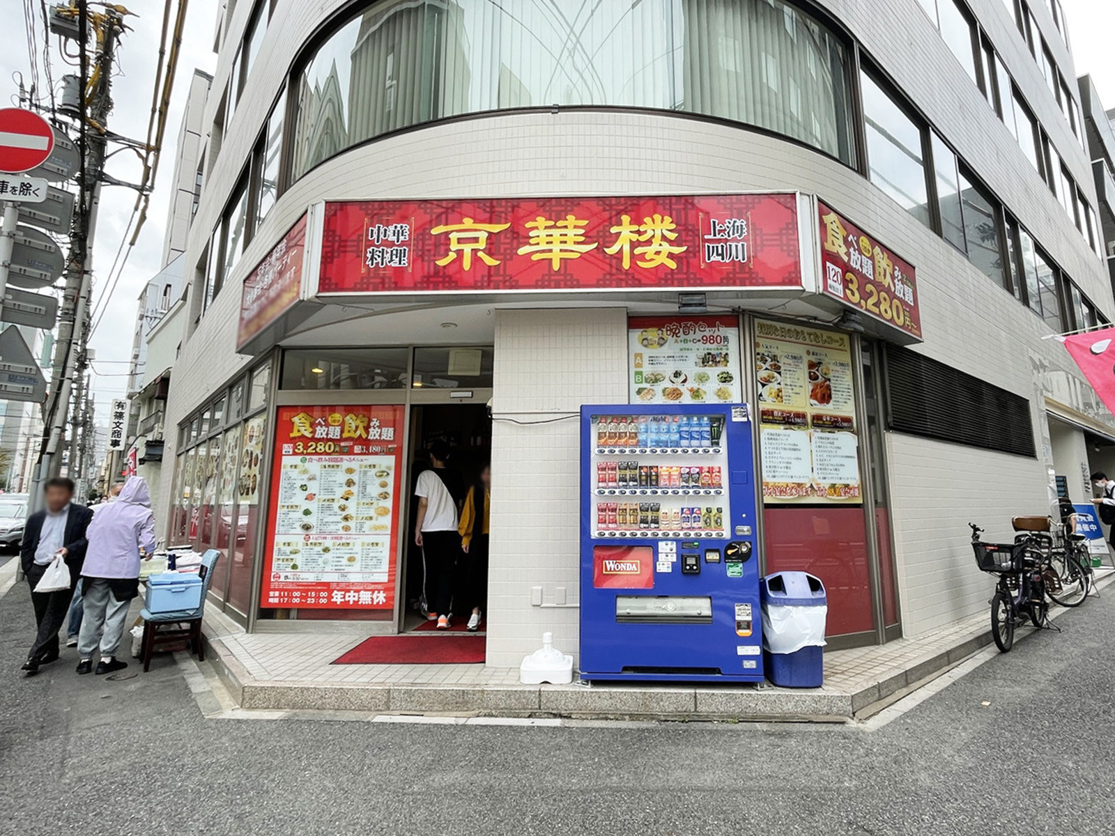 1階飲食店の様子