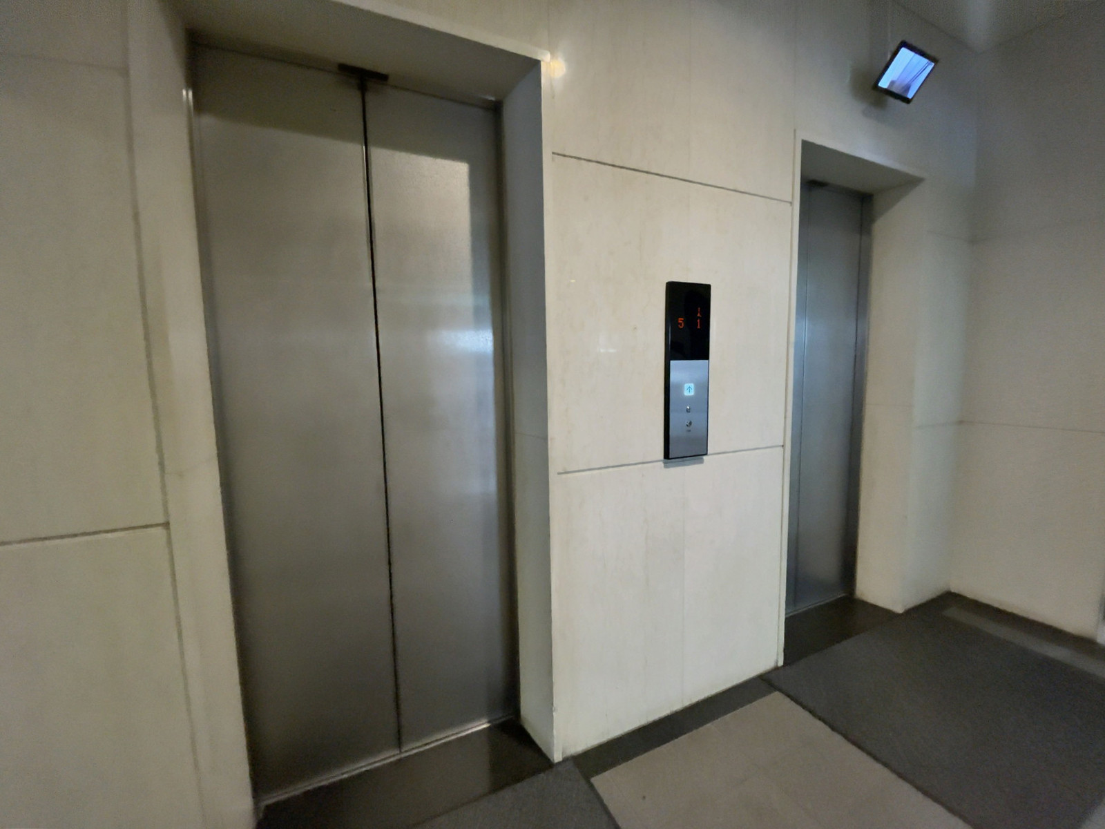 エレベーター(2基)