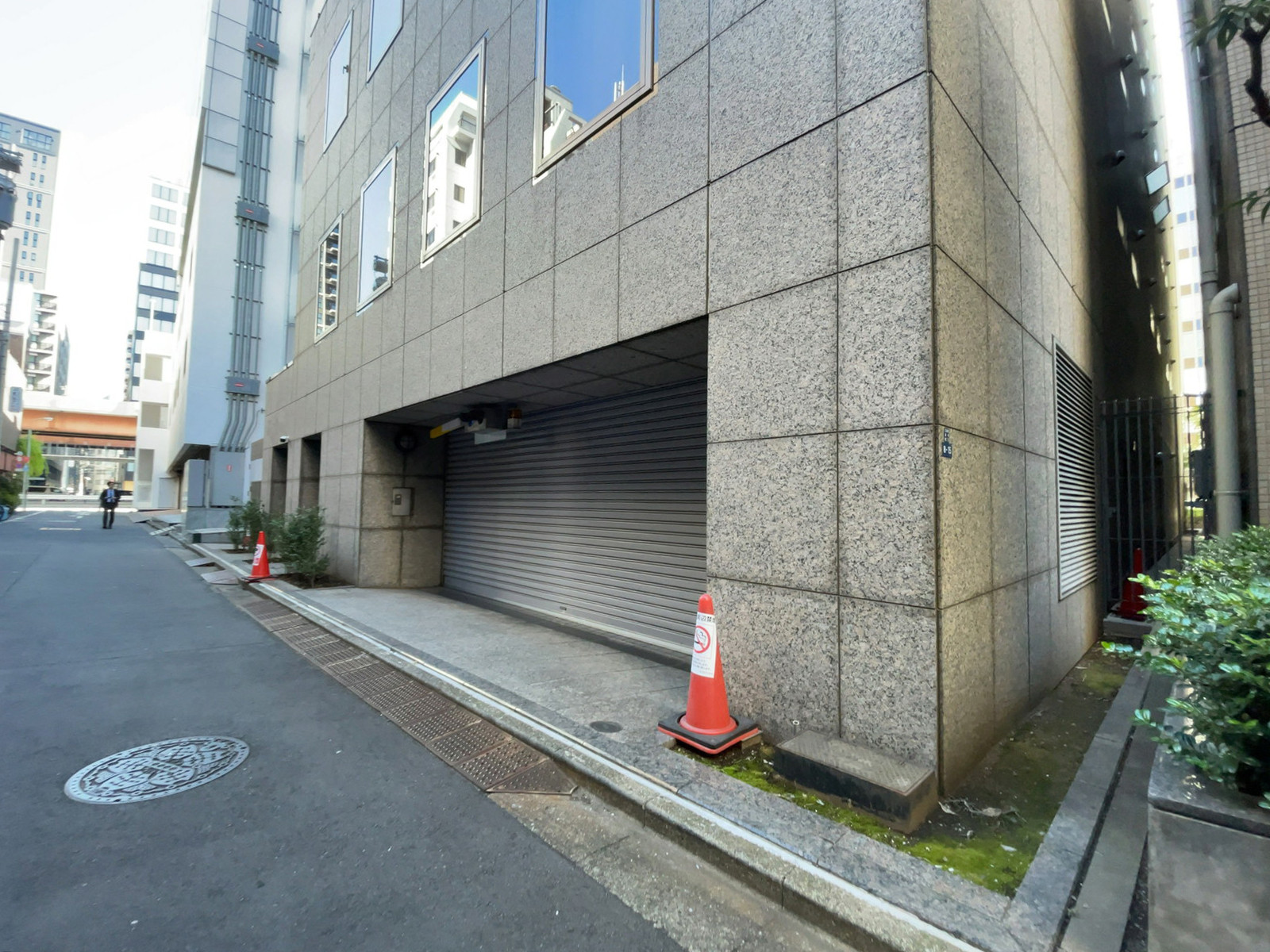 ビル裏の様子