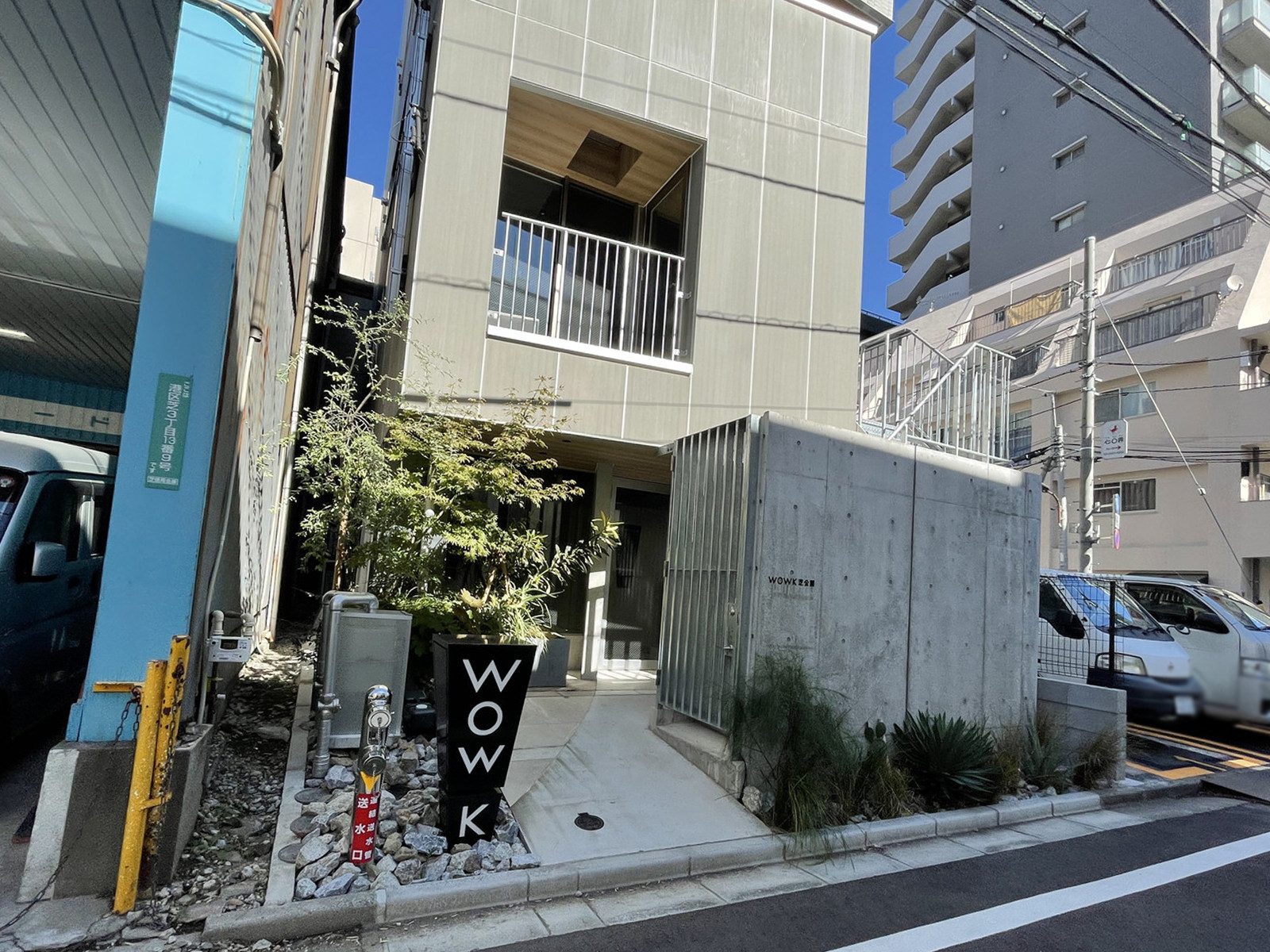 オフィスビル出入口