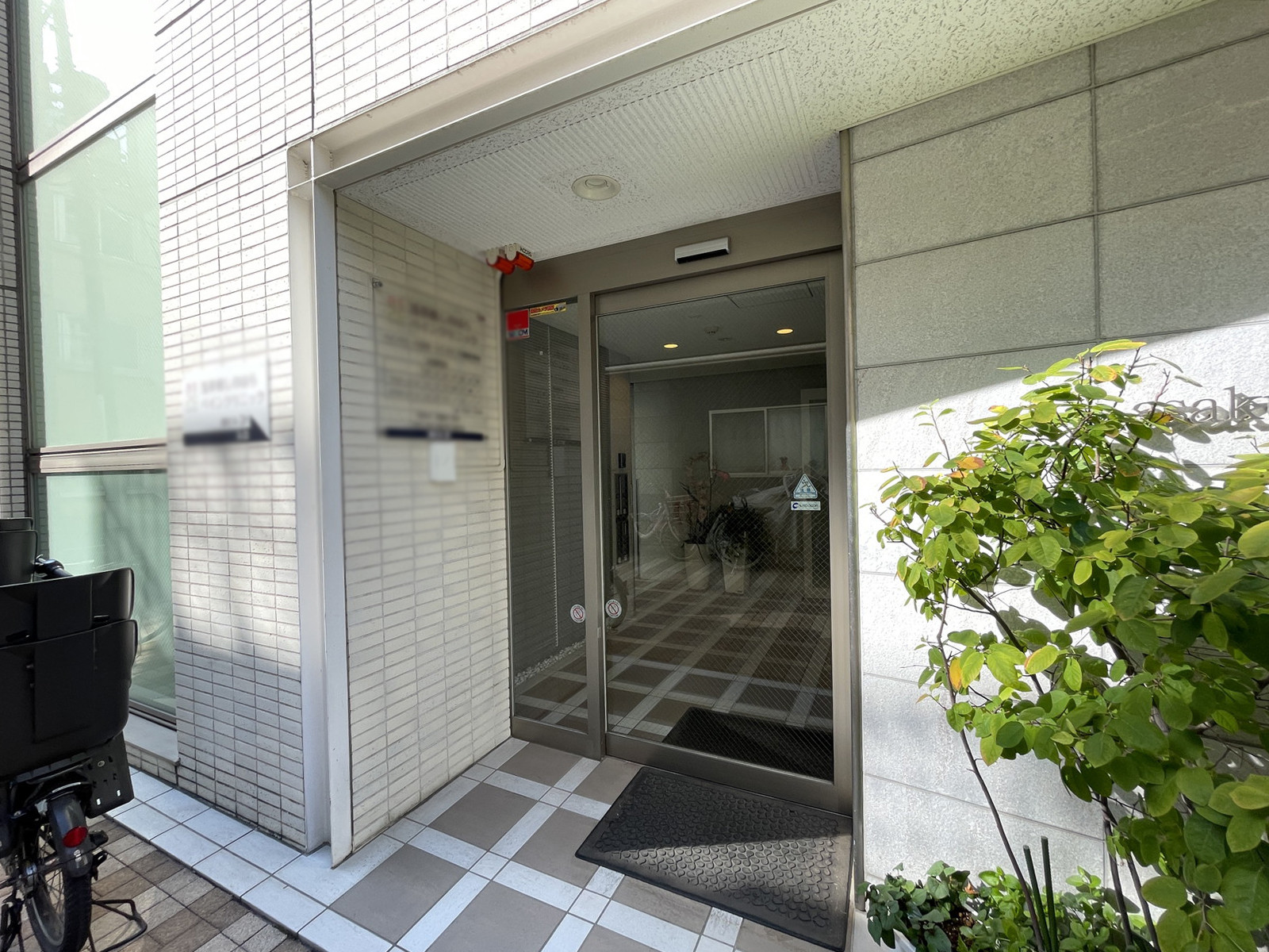 オフィスビル出入口