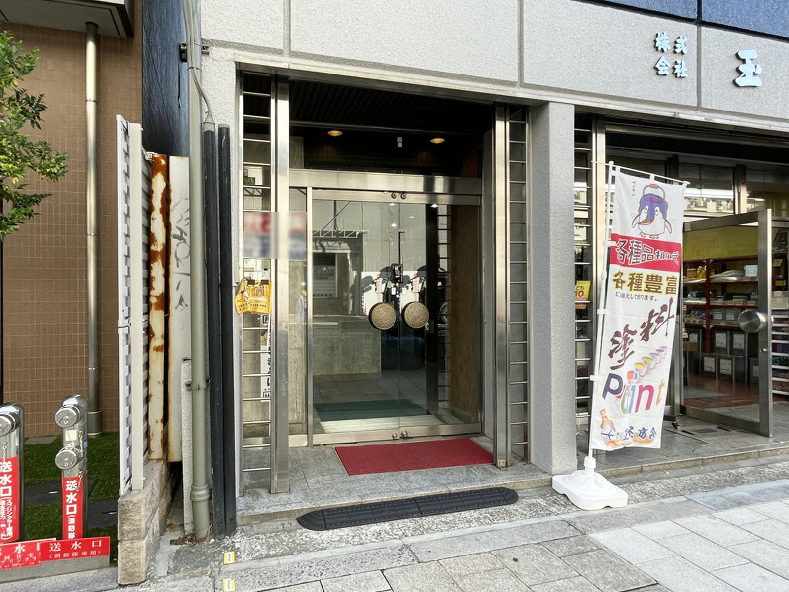 オフィスビル出入口