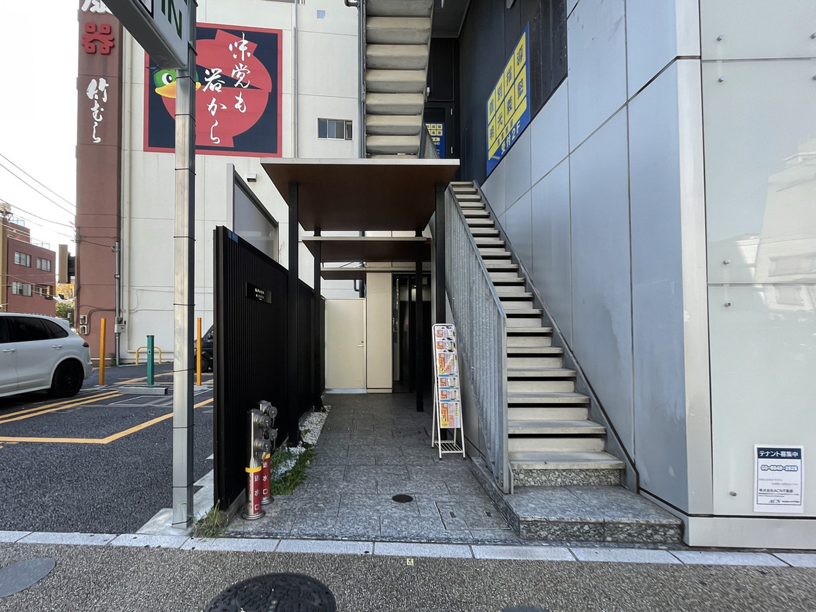 オフィスビル出入口