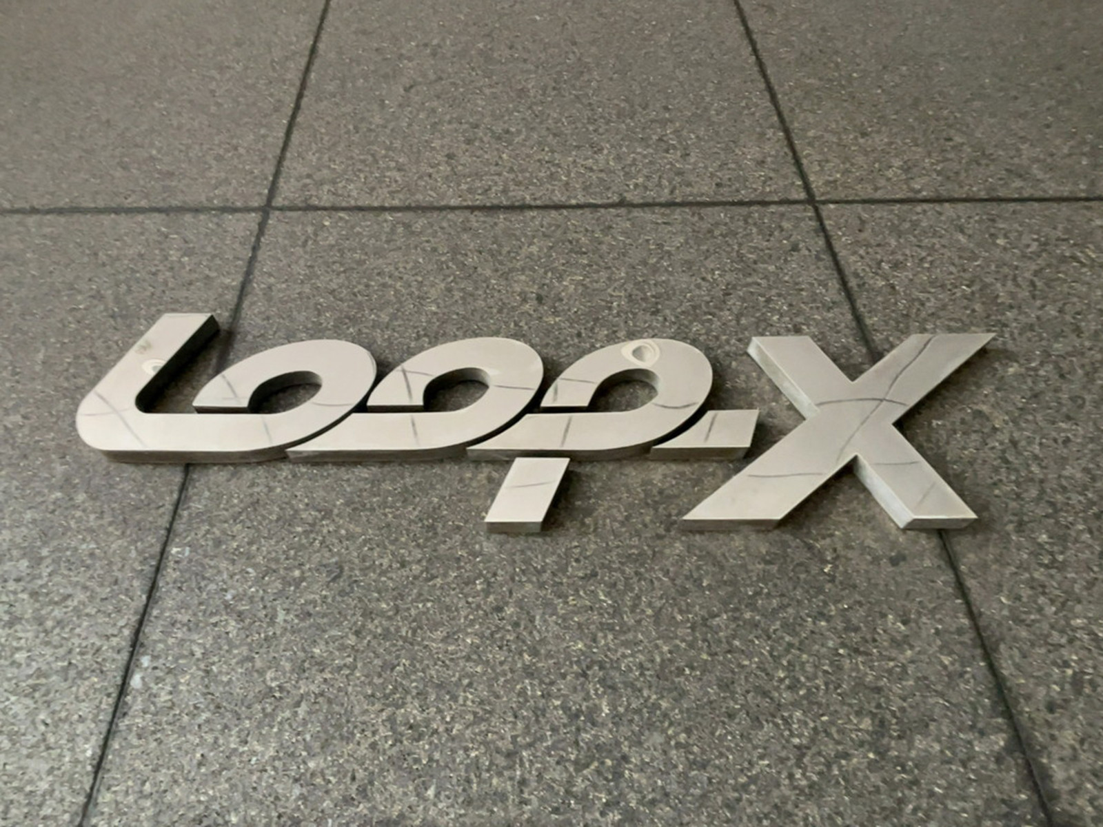 ネームプレート：LOOP-X