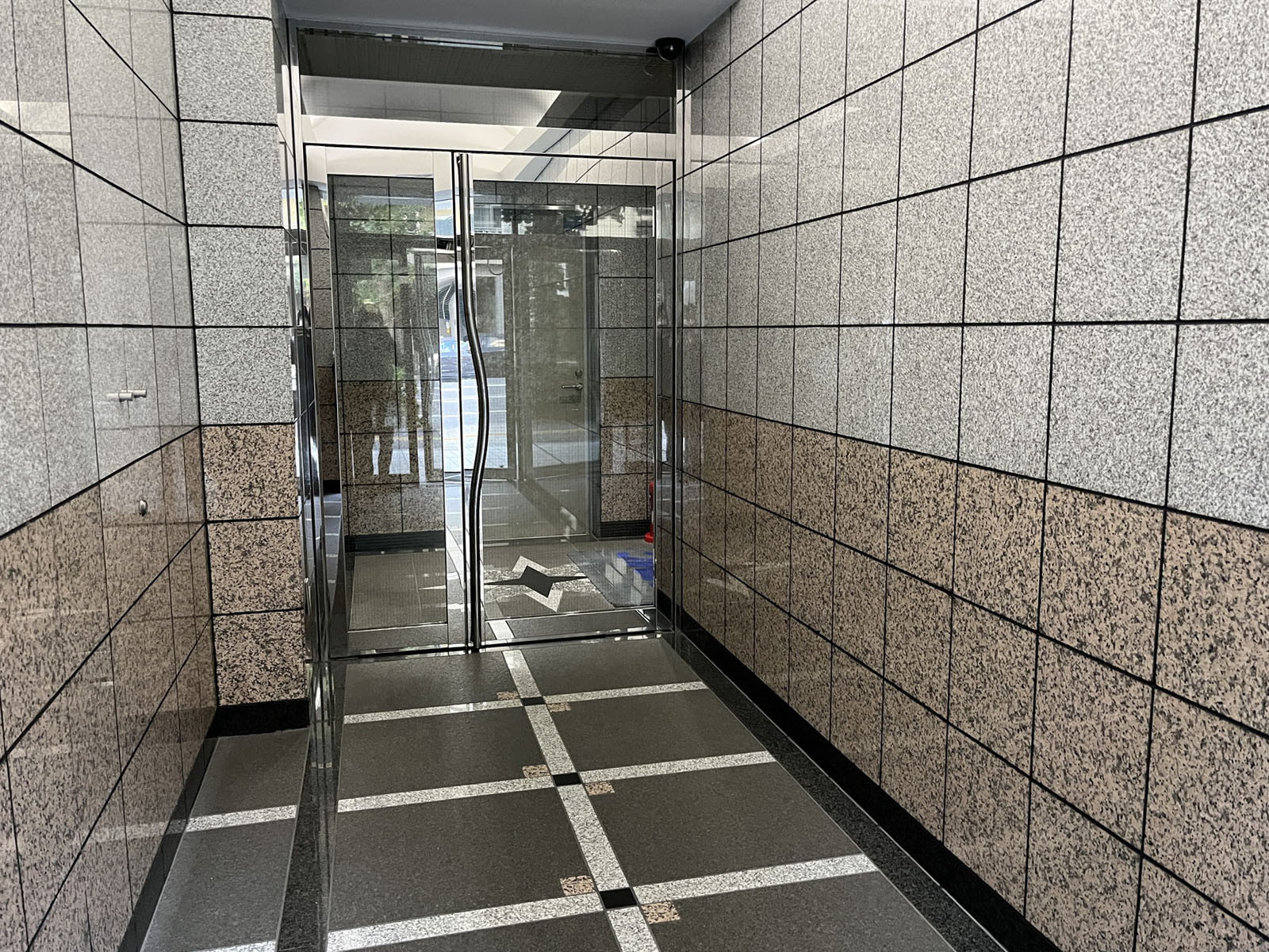 エントランス内部