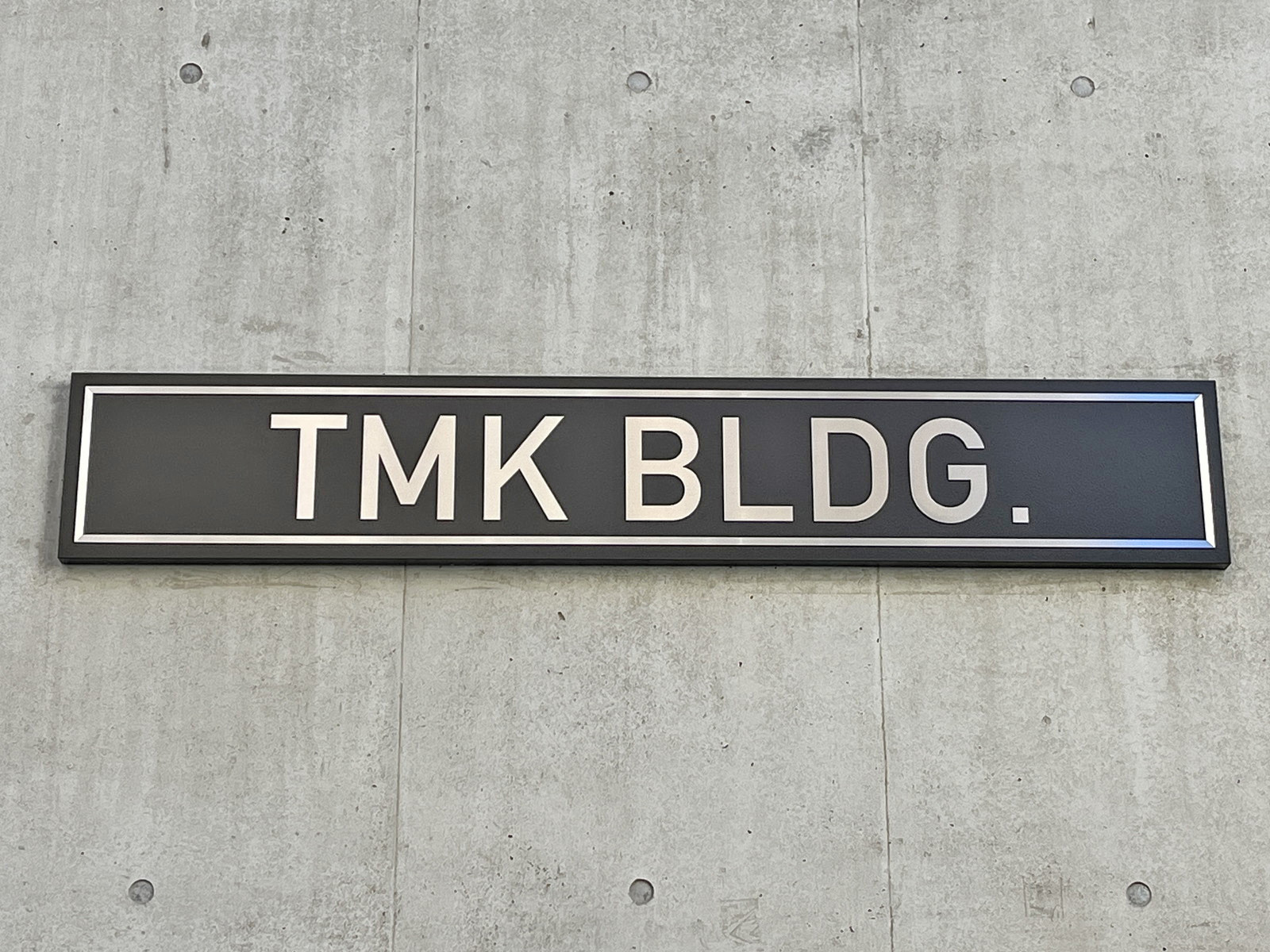 ネームプレート：TMK BLDG