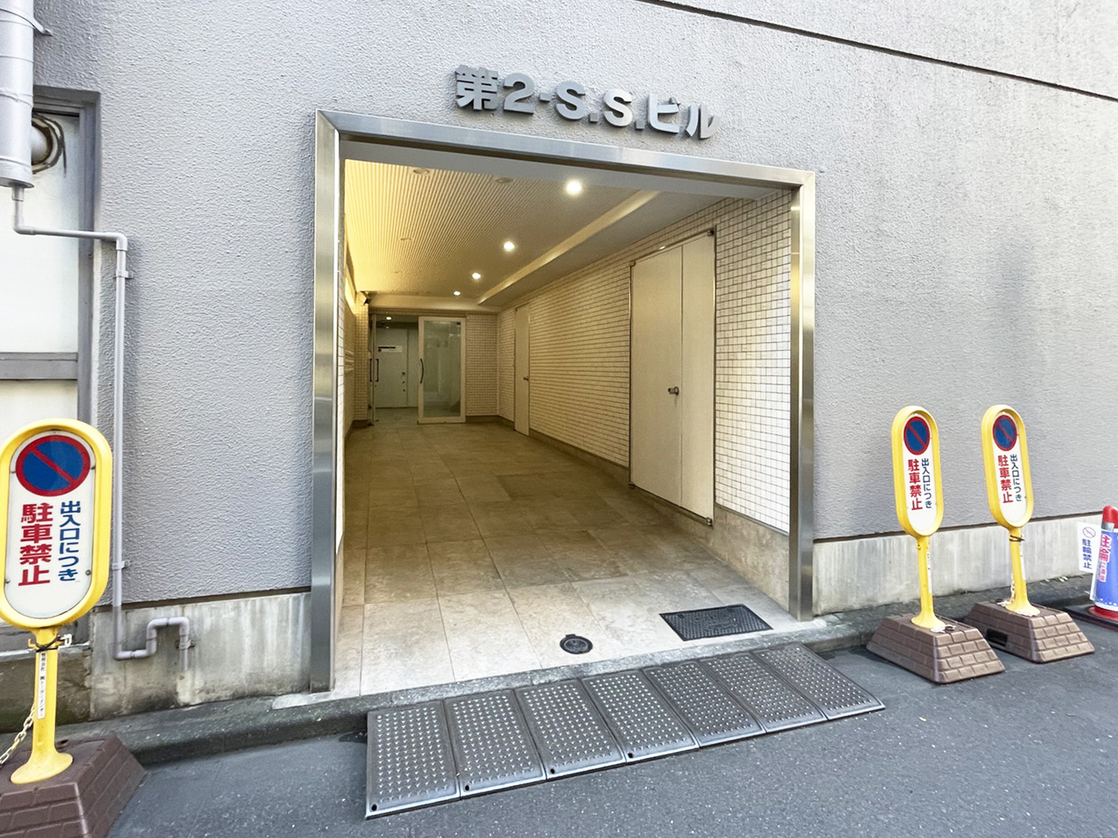 エントランスアプローチ