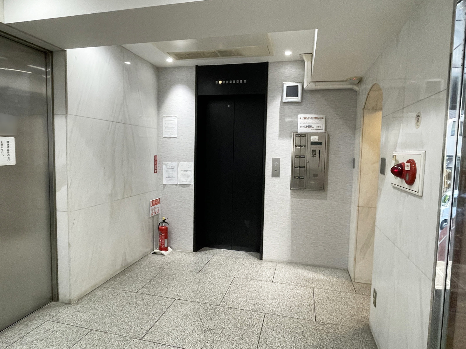 エントランス（エレベーター1基）