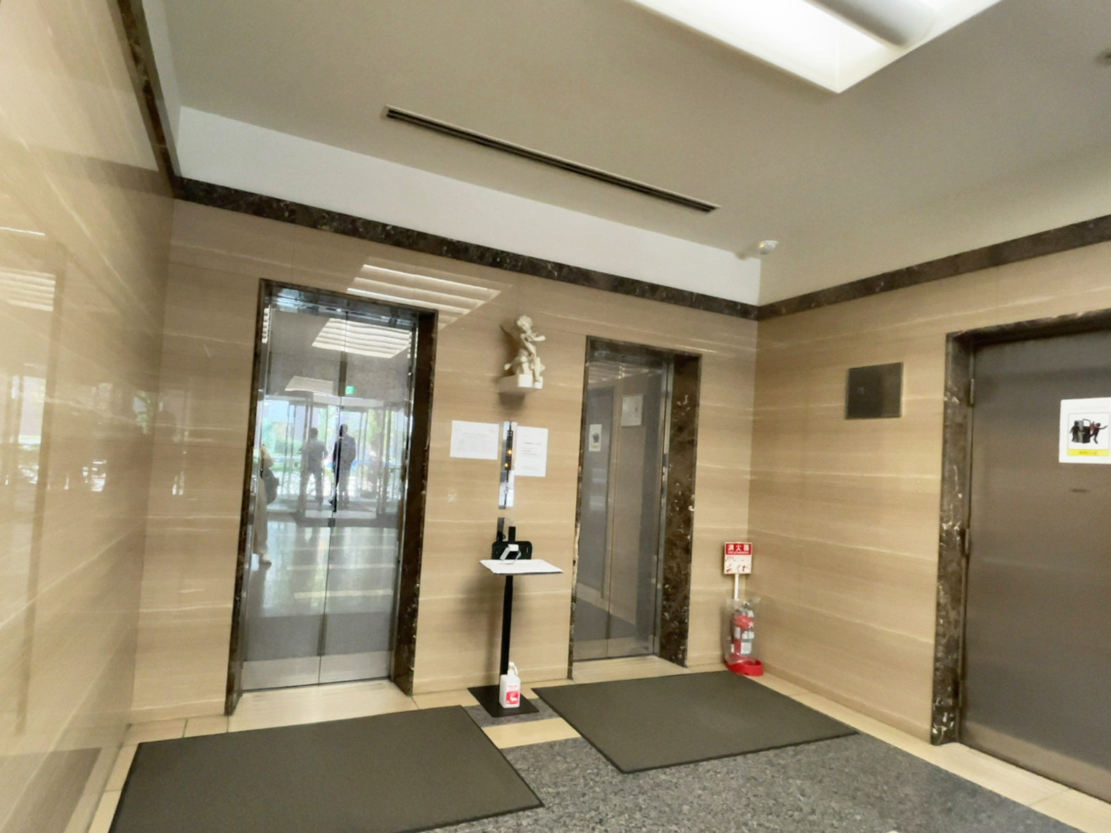 エレベーター(2基)