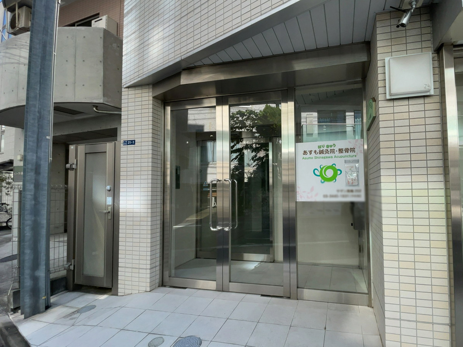 オフィスビル出入口
