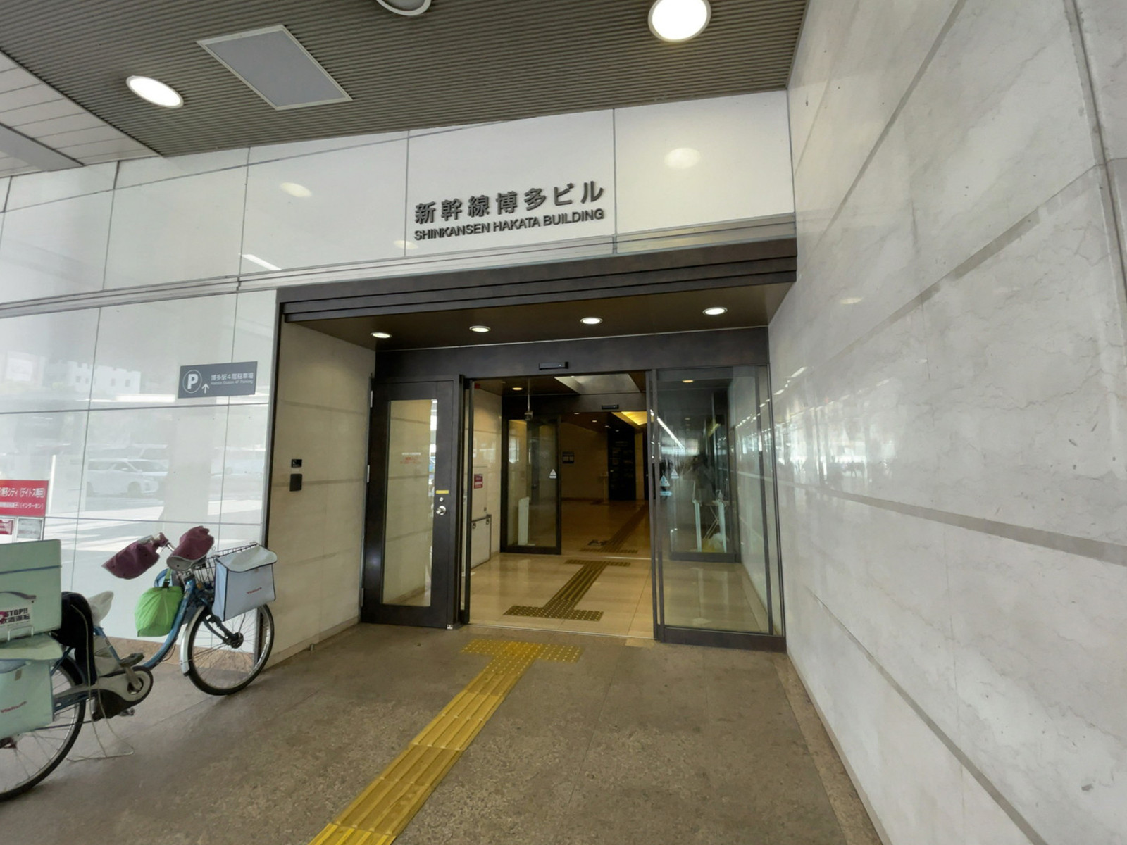 オフィスビル出入口
