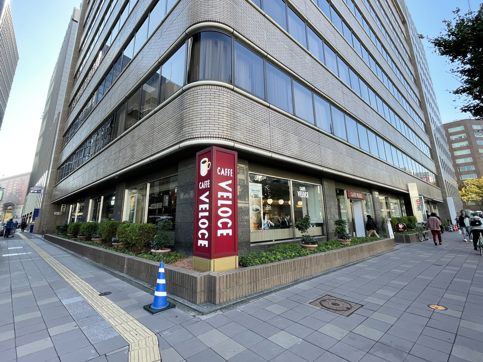 1階のカフェ・ベローチェ天神一丁目店