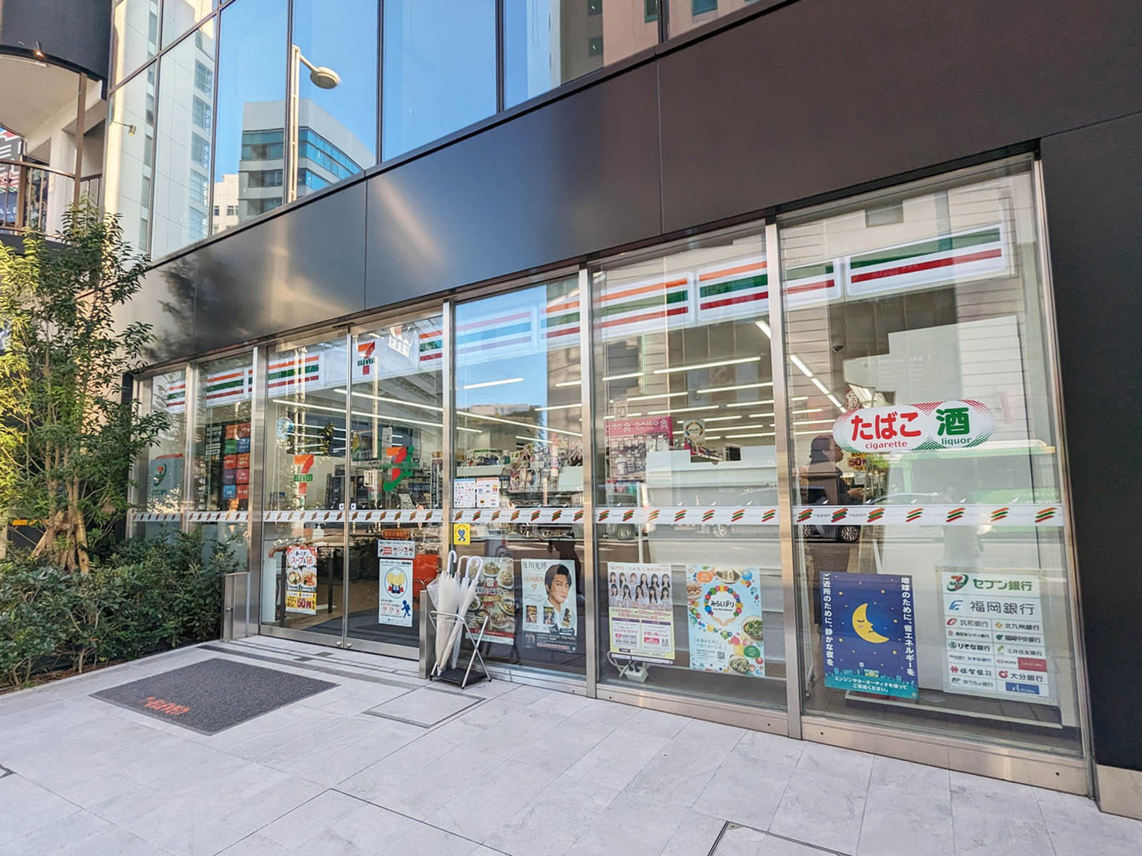 1階のセブンイレブン 福岡渡辺通5丁目店