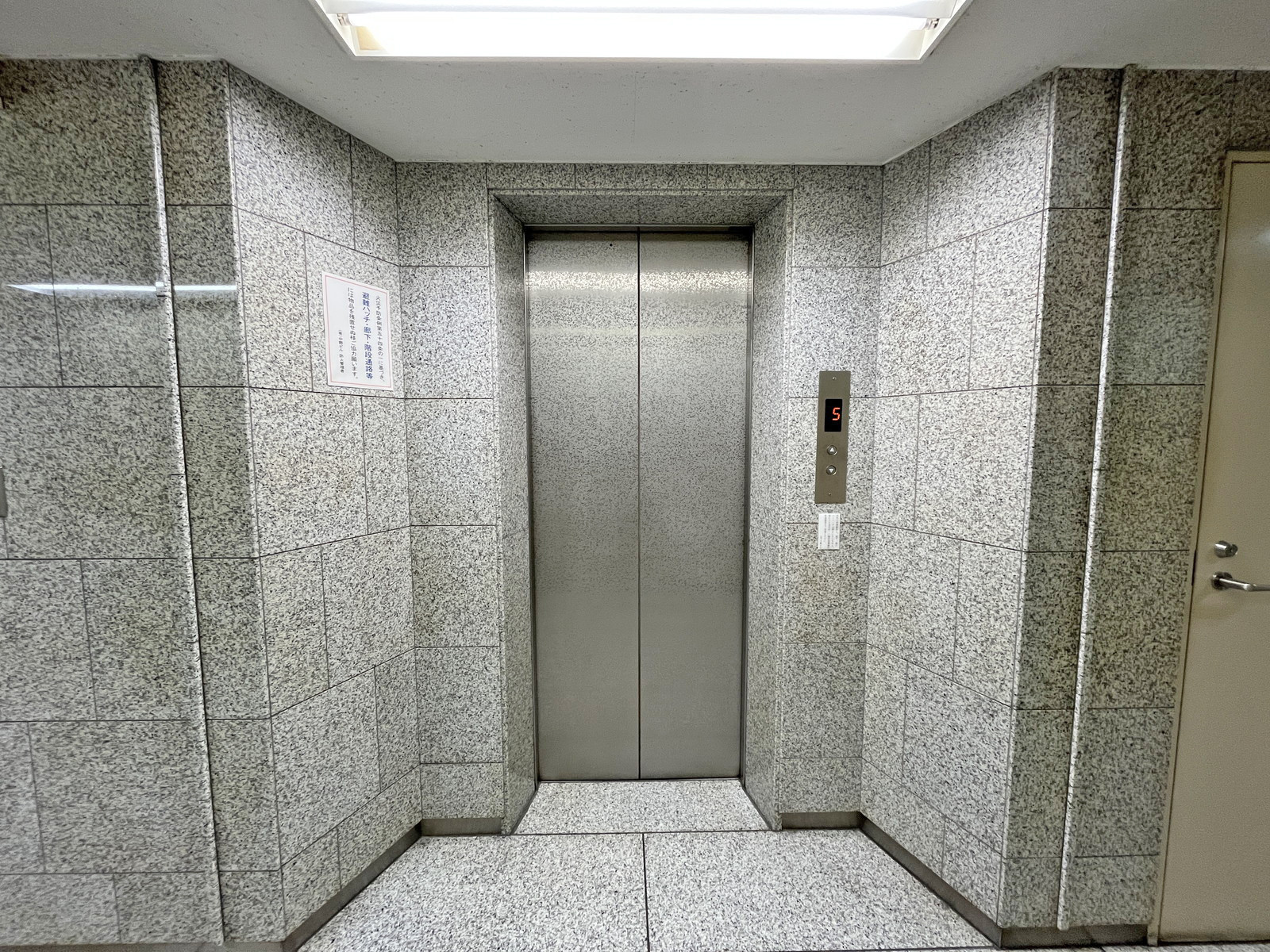 エレベーター(1基)