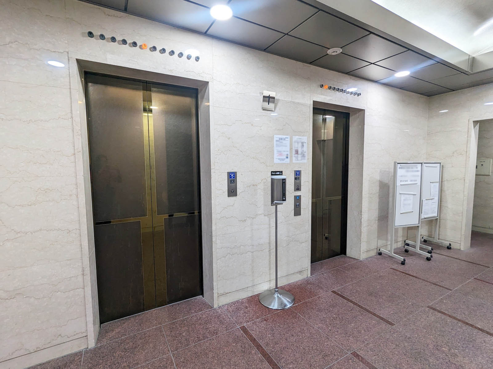 エレベーター(2基)