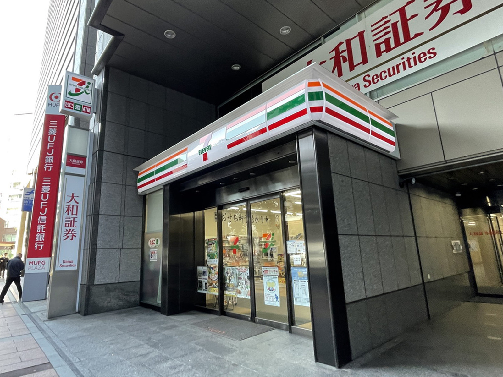 1階のセブンイレブン福岡天神1丁目店