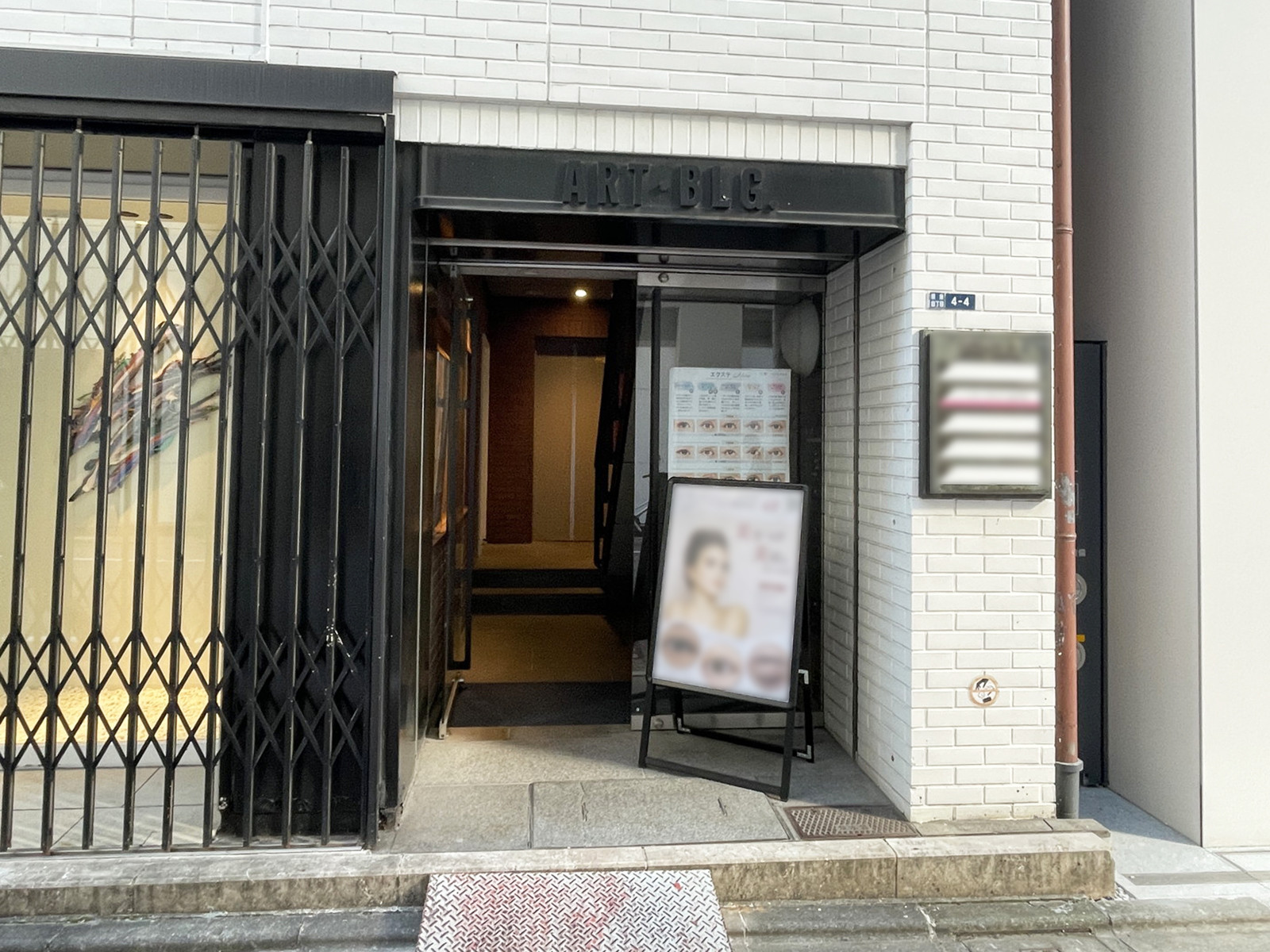 オフィスビル出入口