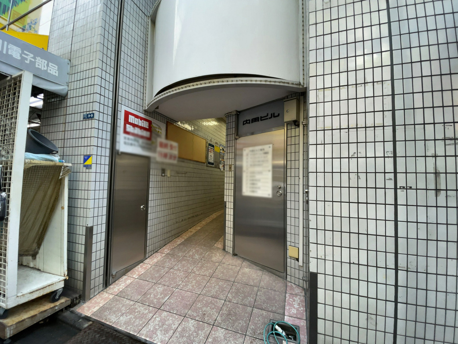 オフィスビル出入口