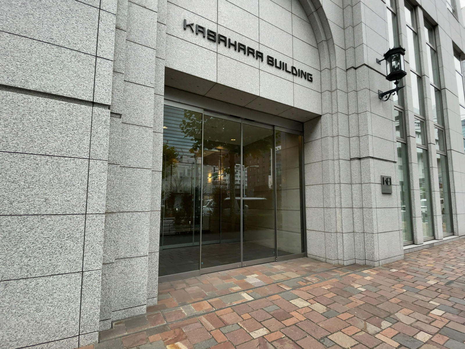 オフィスビル出入口