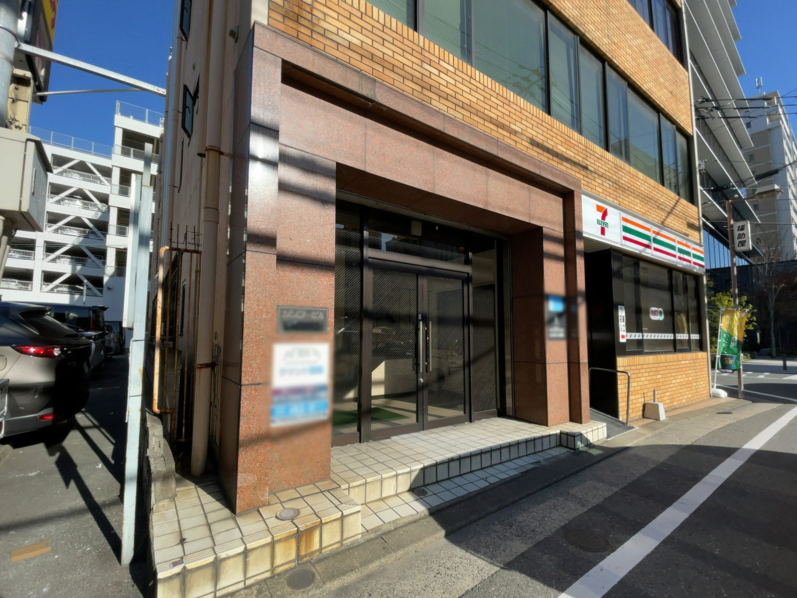 オフィスビル出入口
