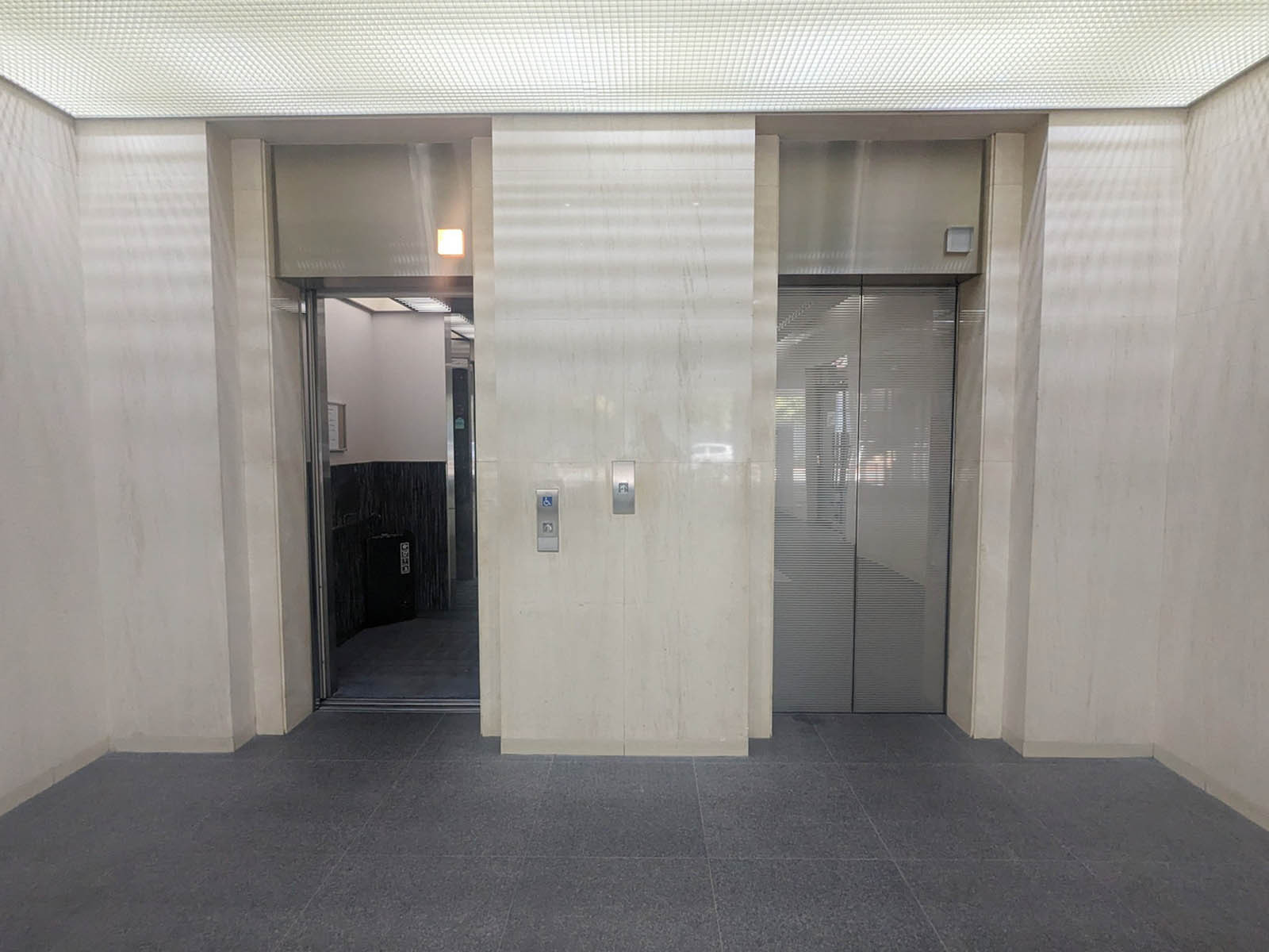 エレベーター(2基)