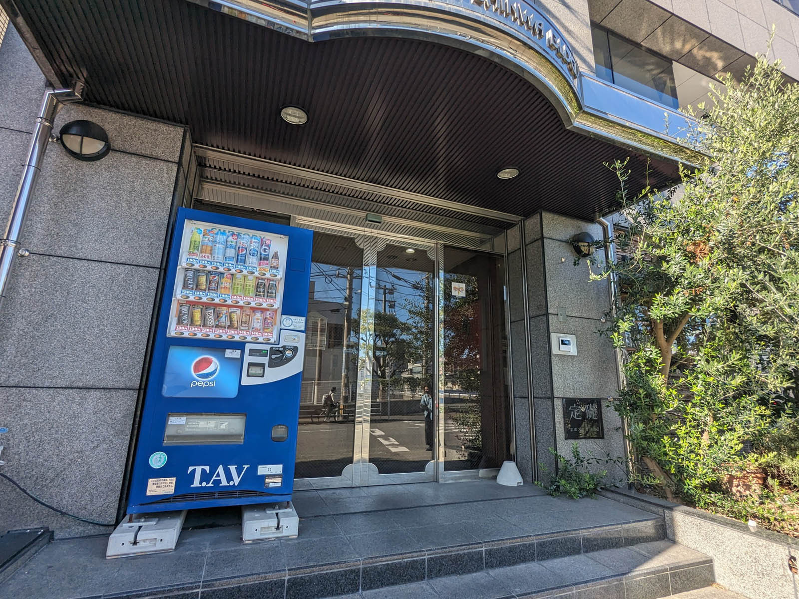 オフィスビル出入口