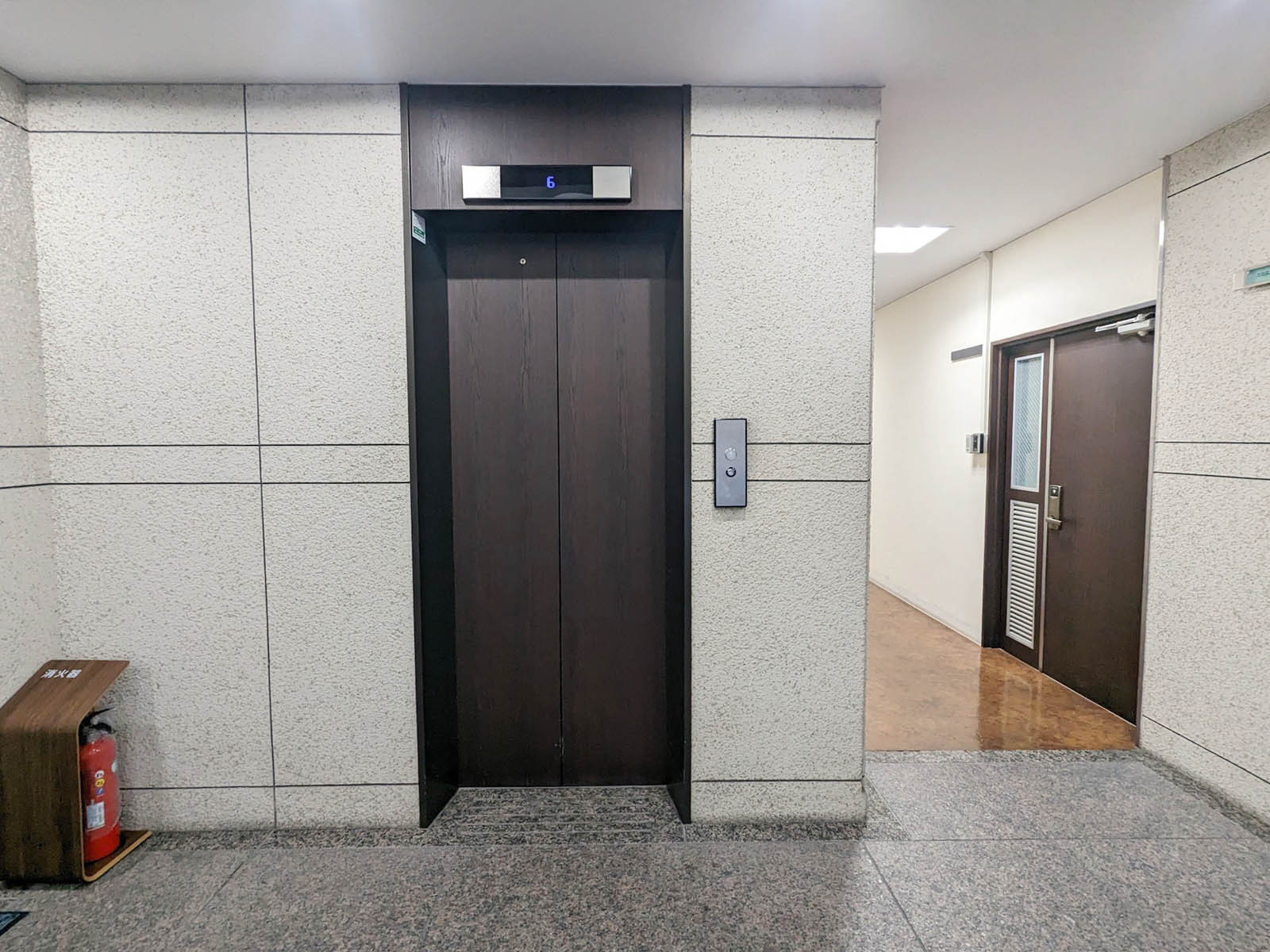 エレベーター(1基)