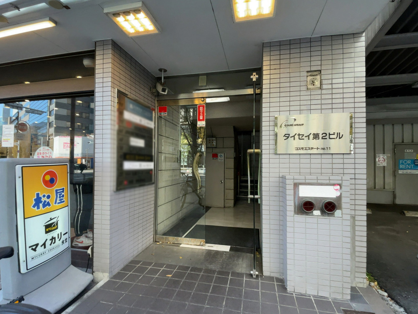 オフィスビル出入口