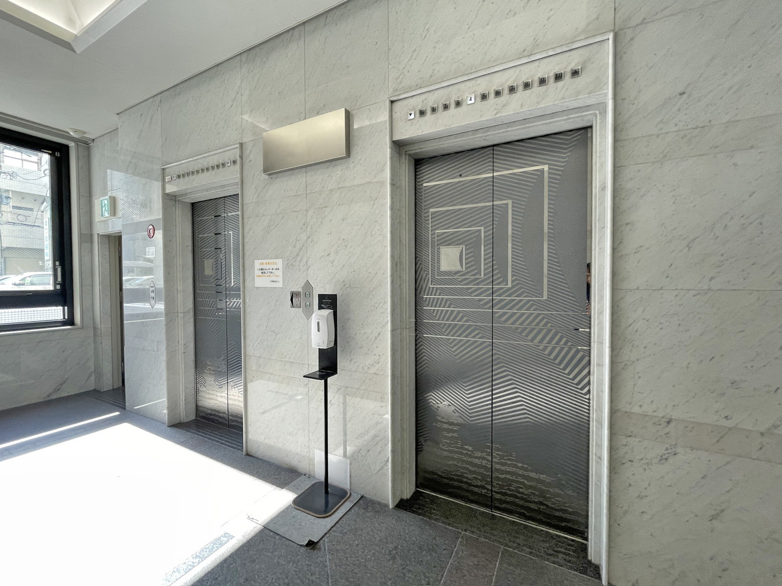 エレベーター(2基)