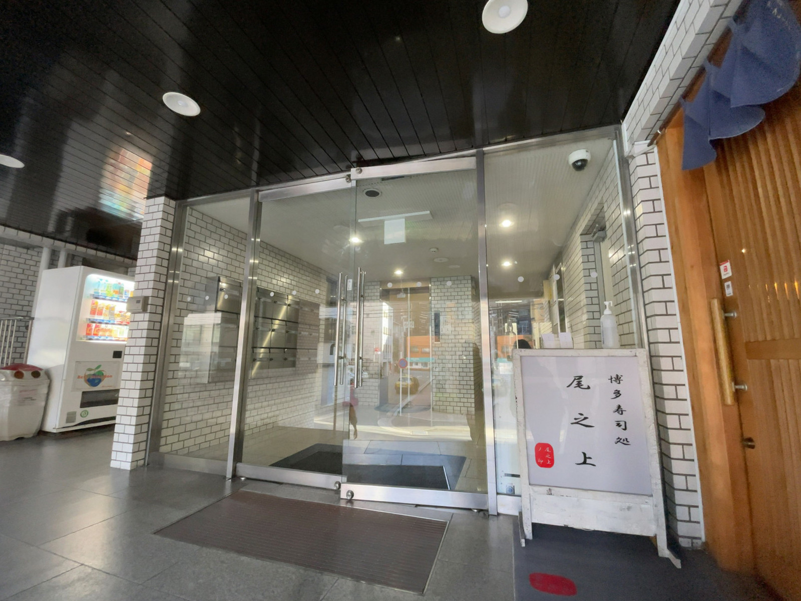 オフィスビル出入口