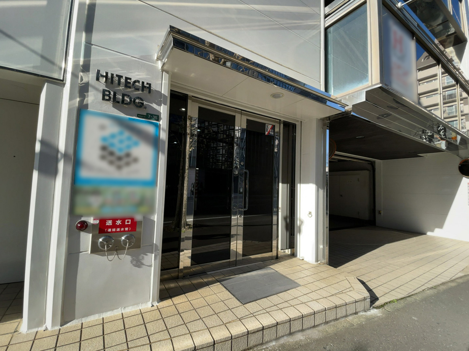 オフィスビル出入口