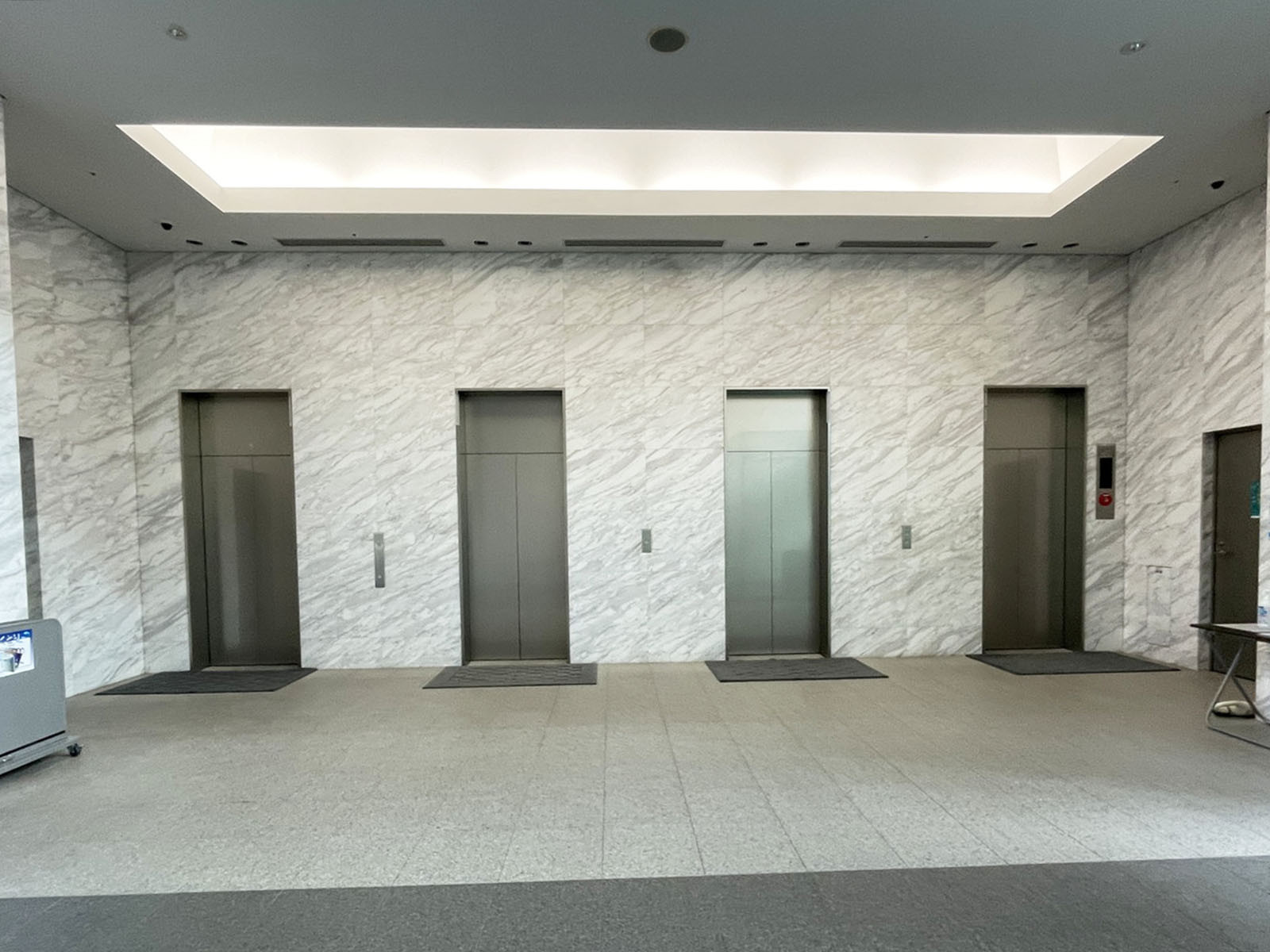 エレベーター(4基)
