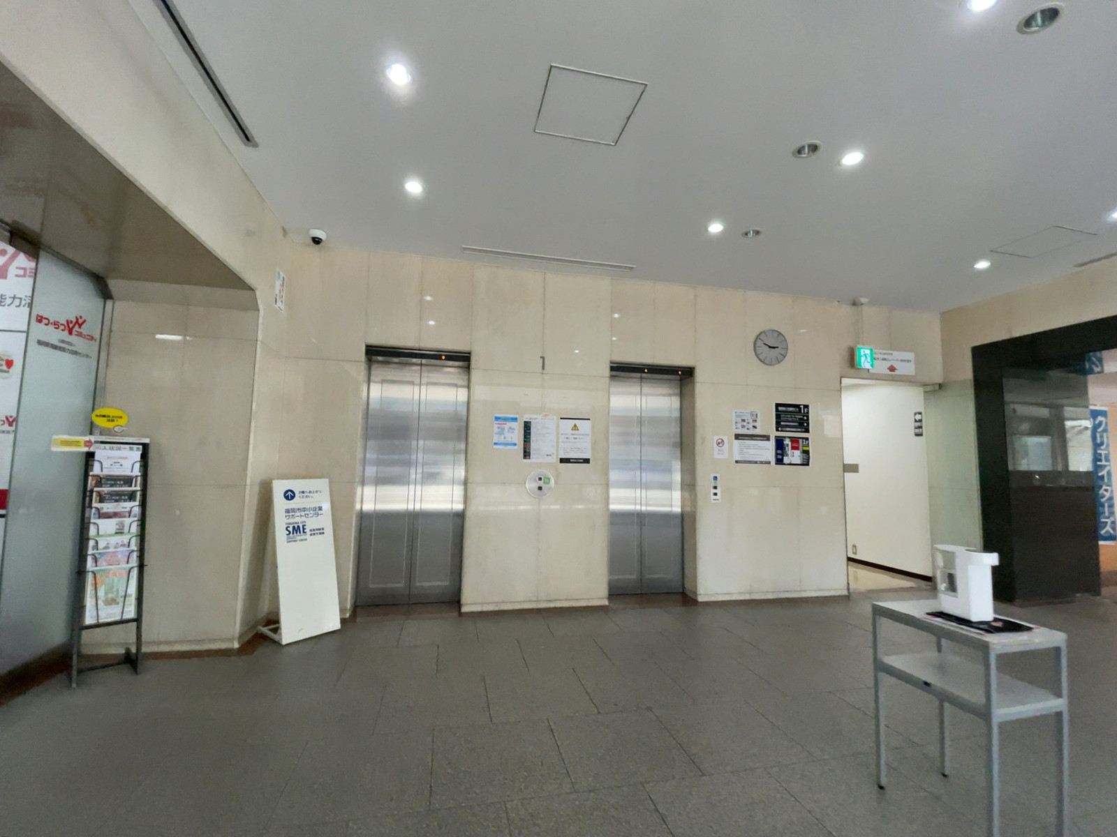 エレベーター(3基)
