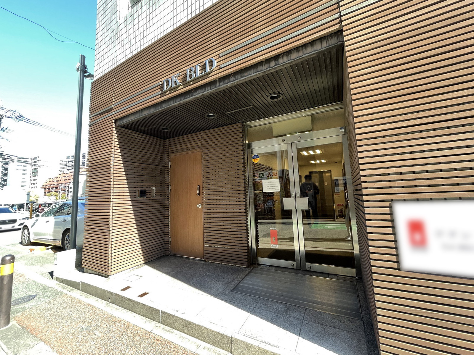 オフィスビル出入口