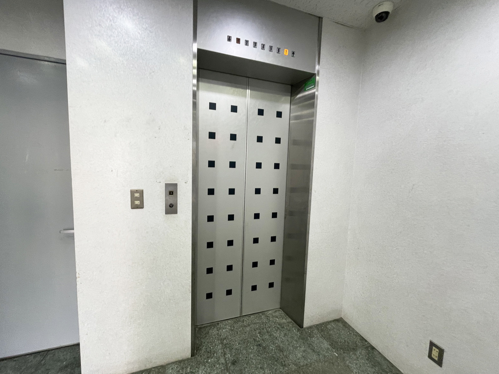 エレベーター(1基)
