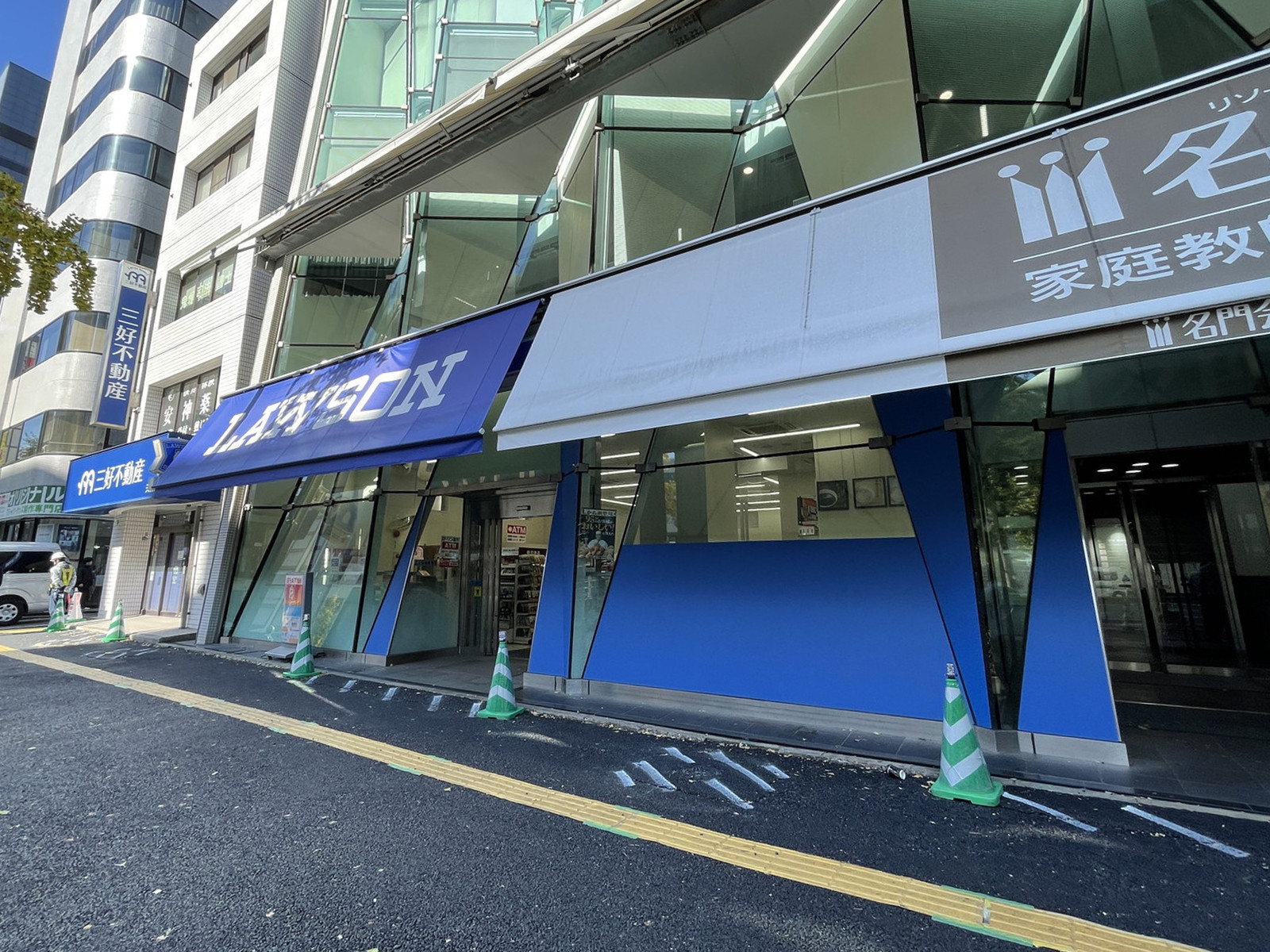 1階のローソン 福岡舞鶴1丁目店