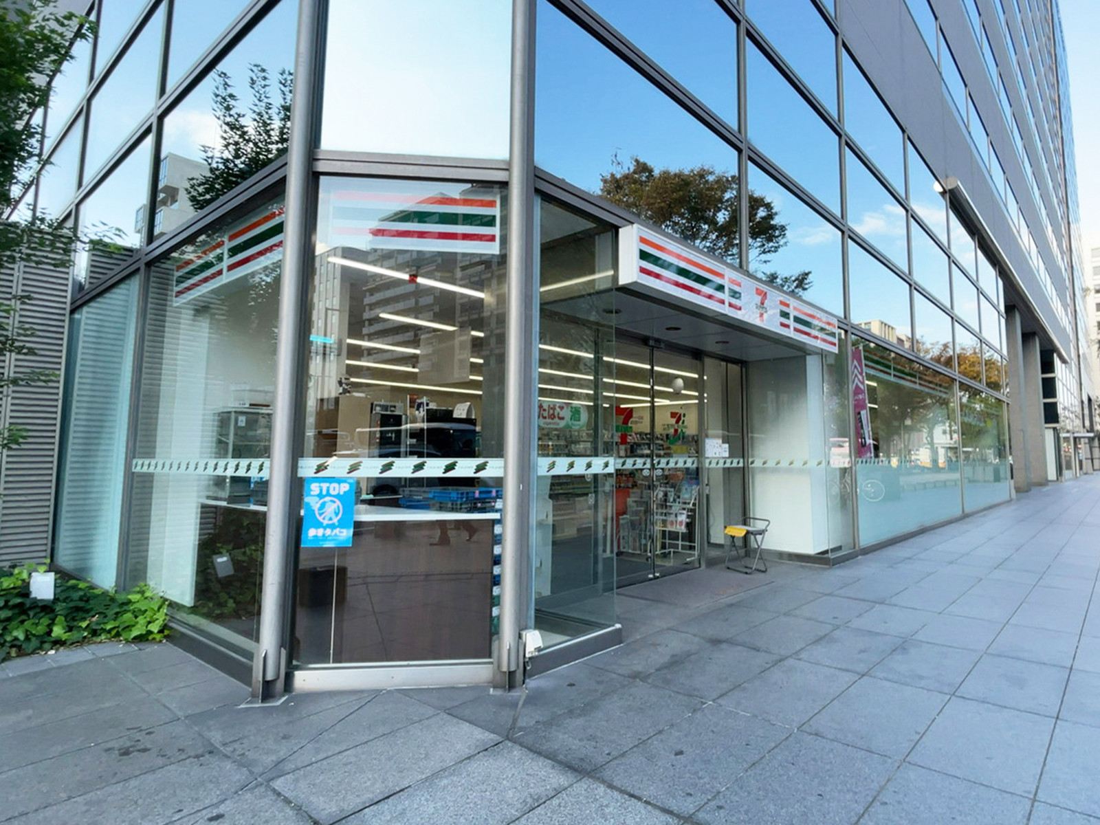 1階のセブンイレブン 博多三井ビル店