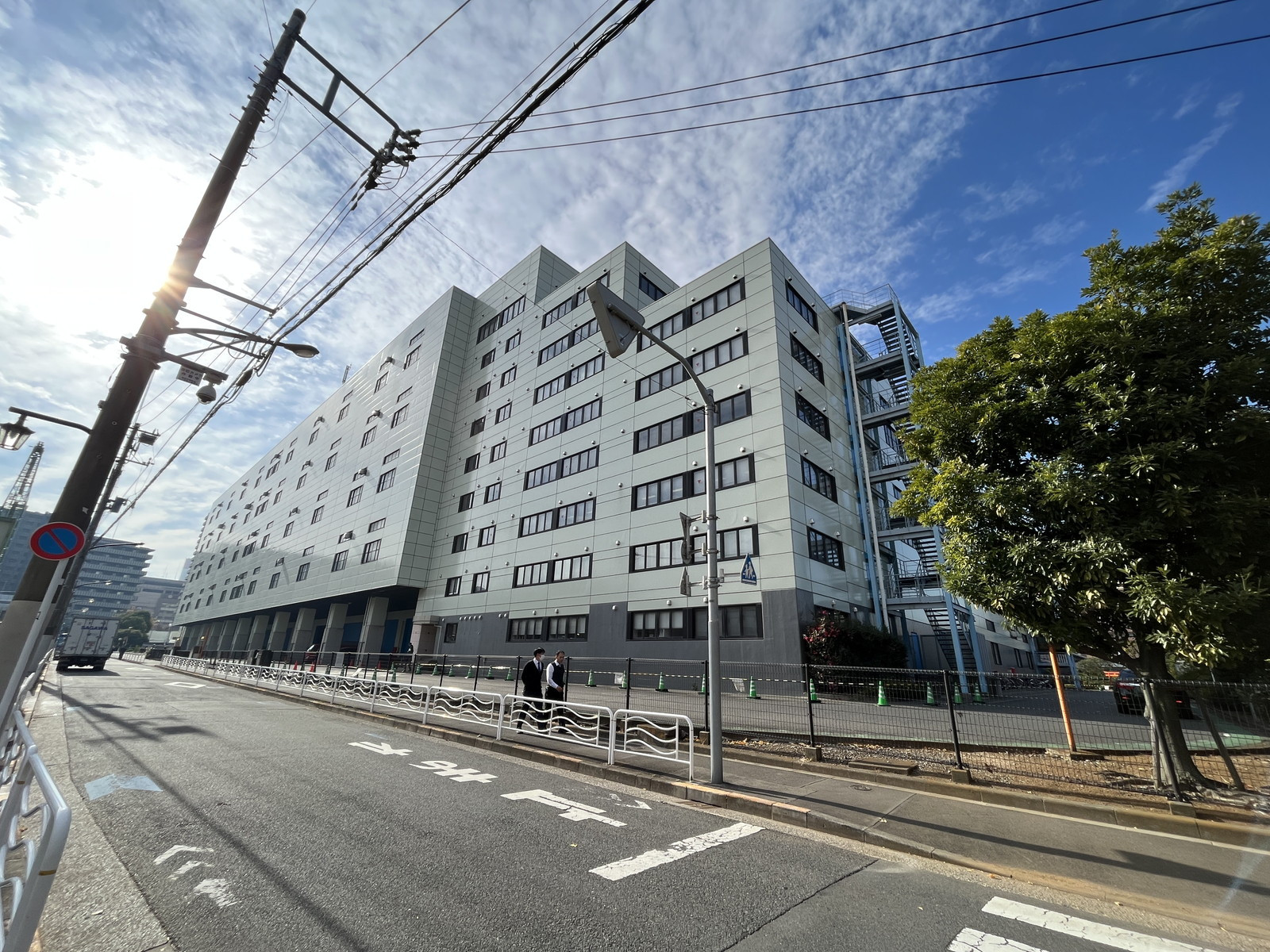 横長の外観