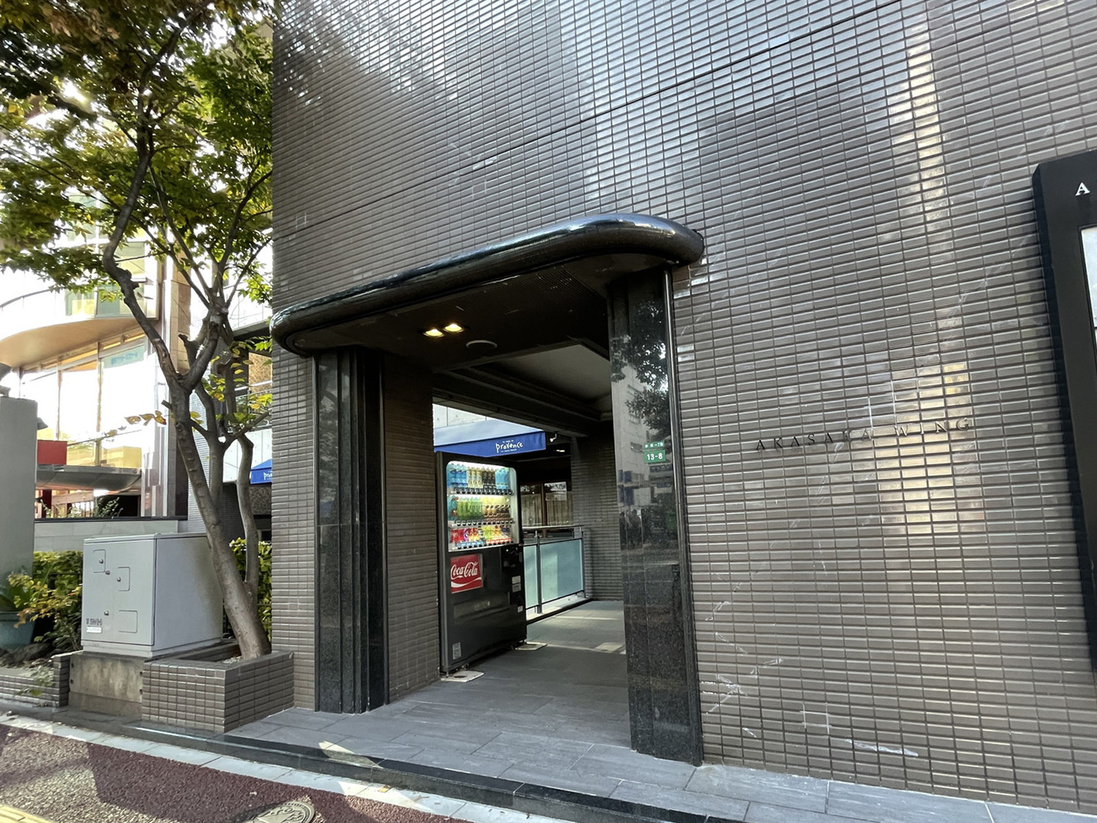 オフィスビル出入口