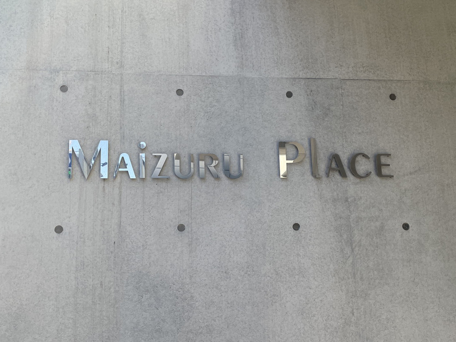 ネームプレート：MAiZURU PLACE