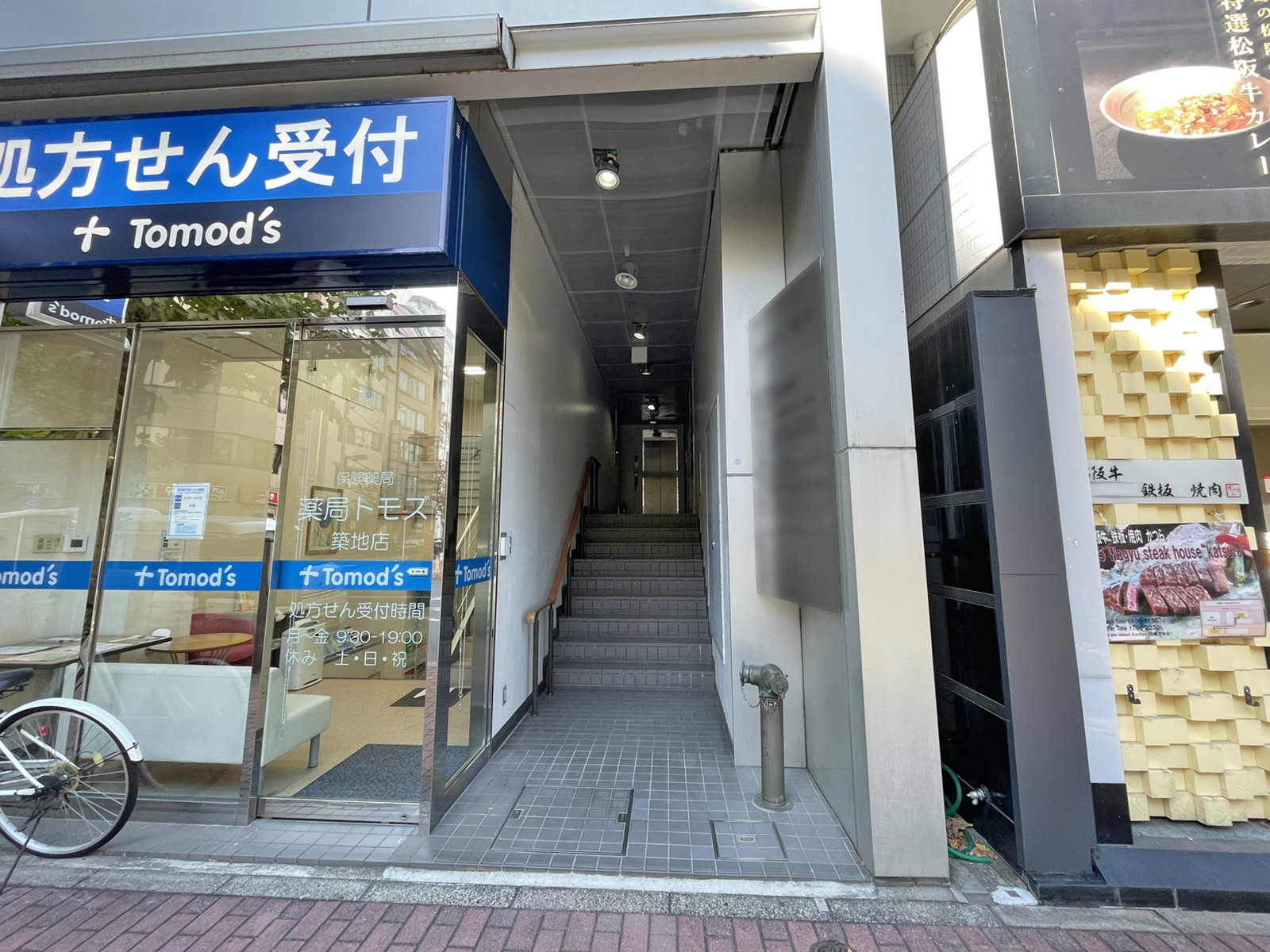 オフィスビル出入口