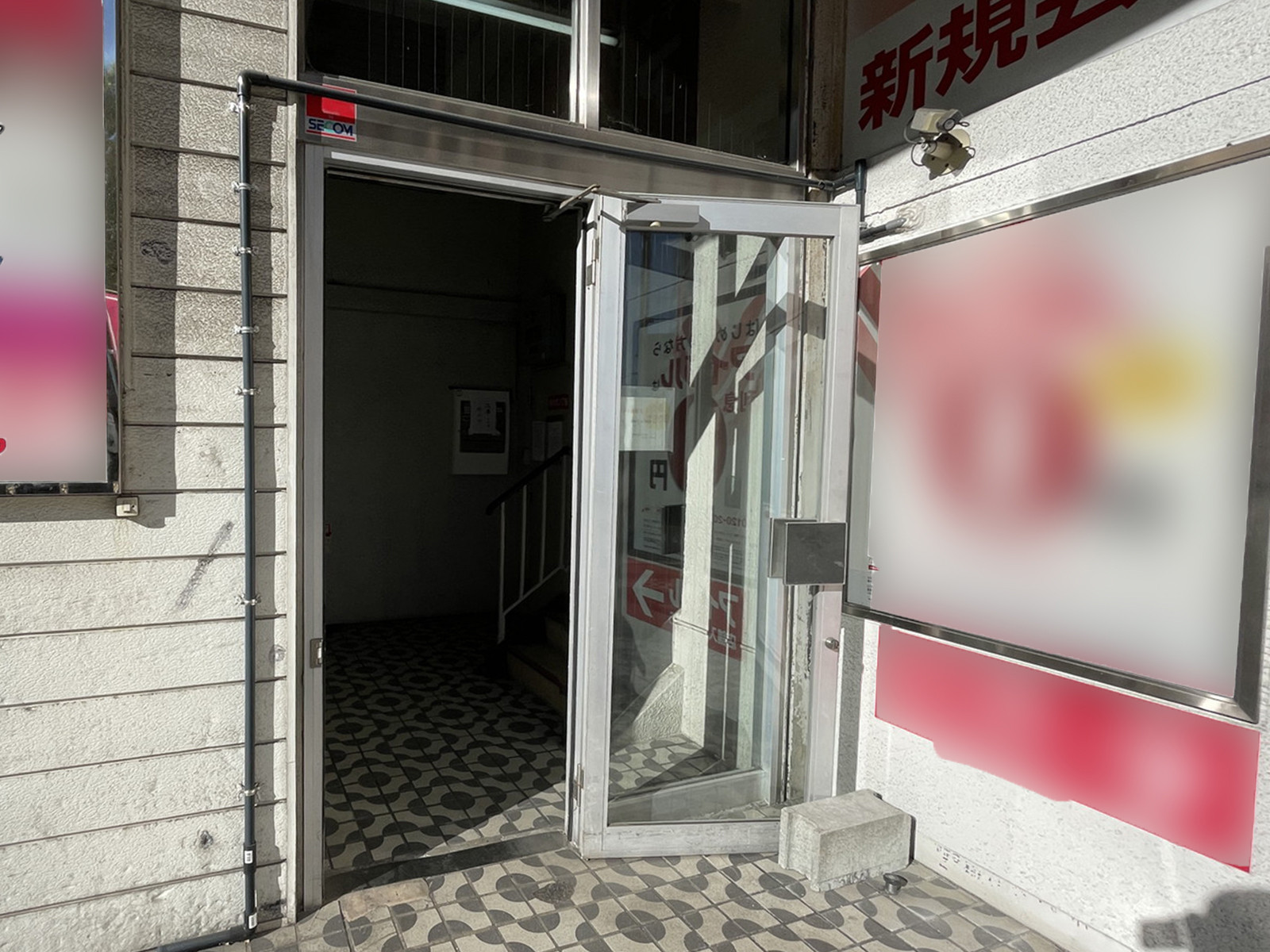 オフィスビル出入口