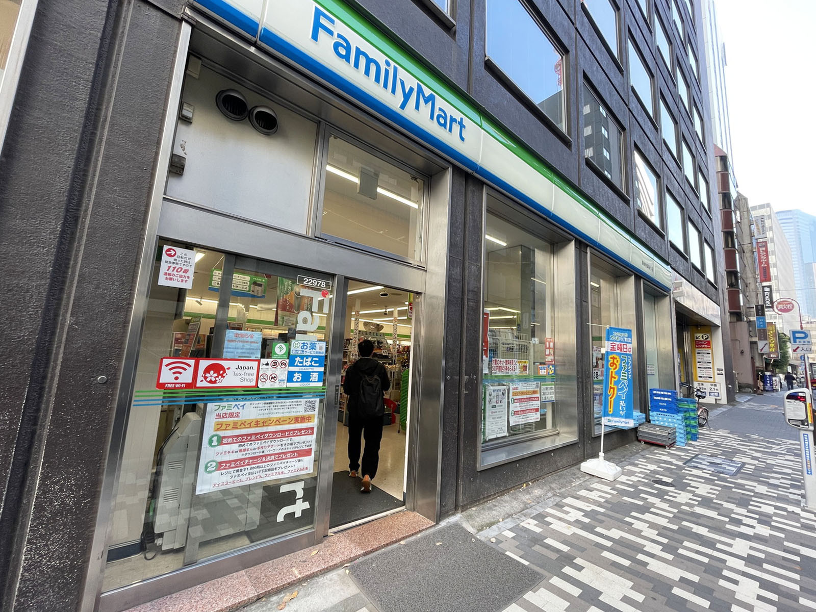 1階のファミリーマート 銀座木挽町通り店